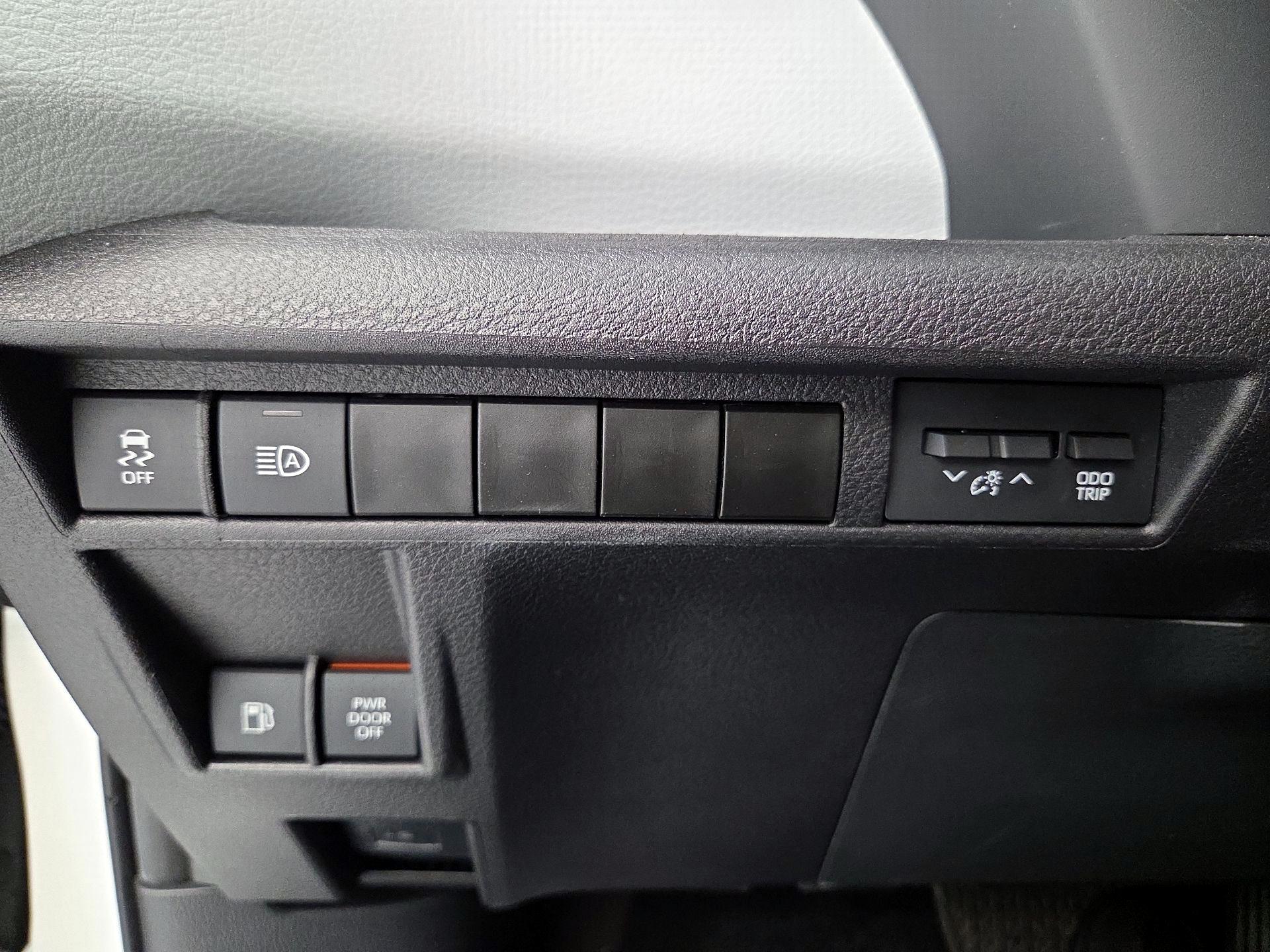 Thumbnail: 2025 Toyota Sienna - 13