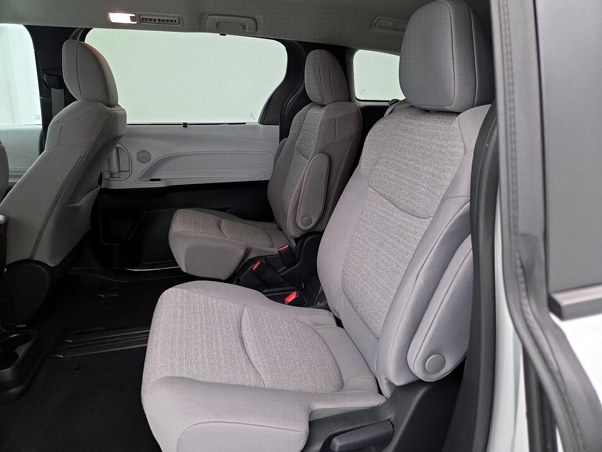 Thumbnail: 2025 Toyota Sienna - 19