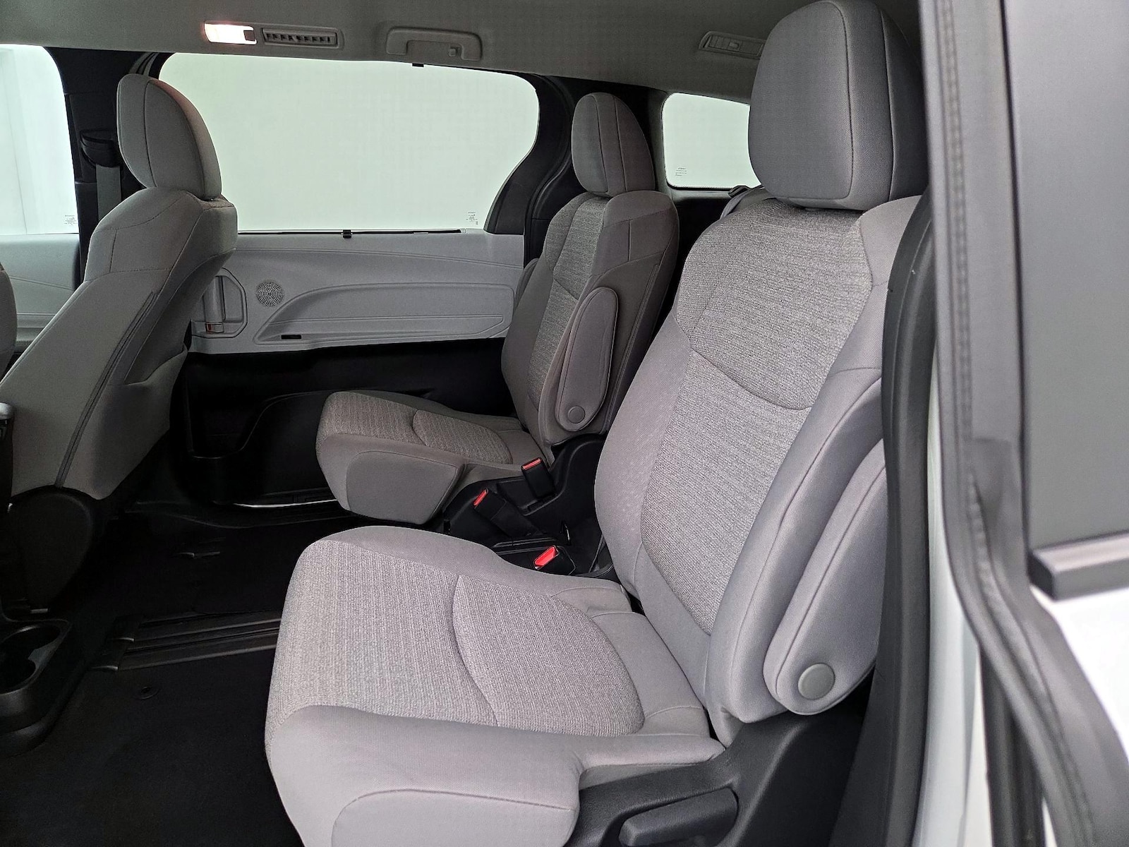 2025 Toyota Sienna LE - Photo 20