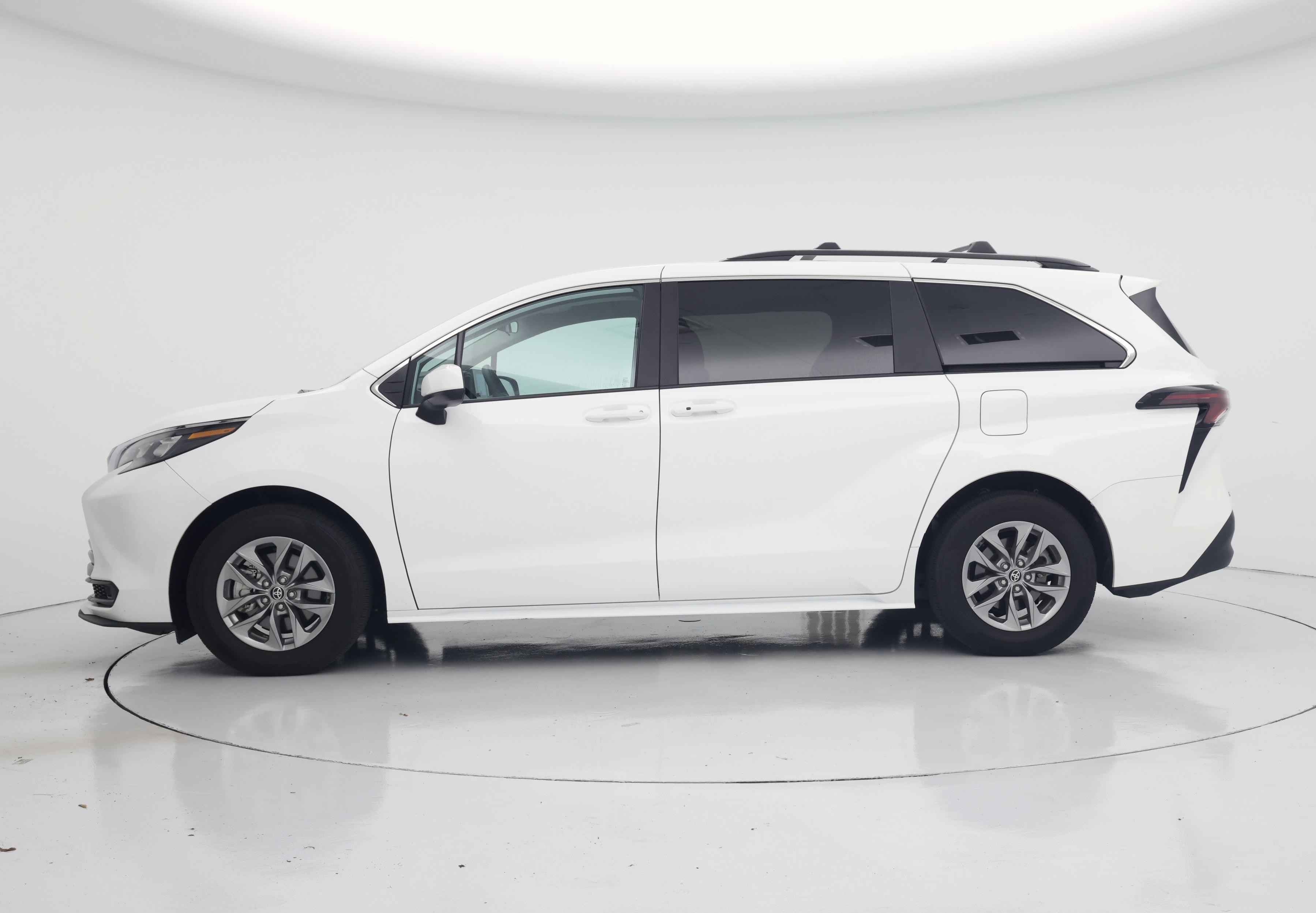 Thumbnail: 2025 Toyota Sienna - 3