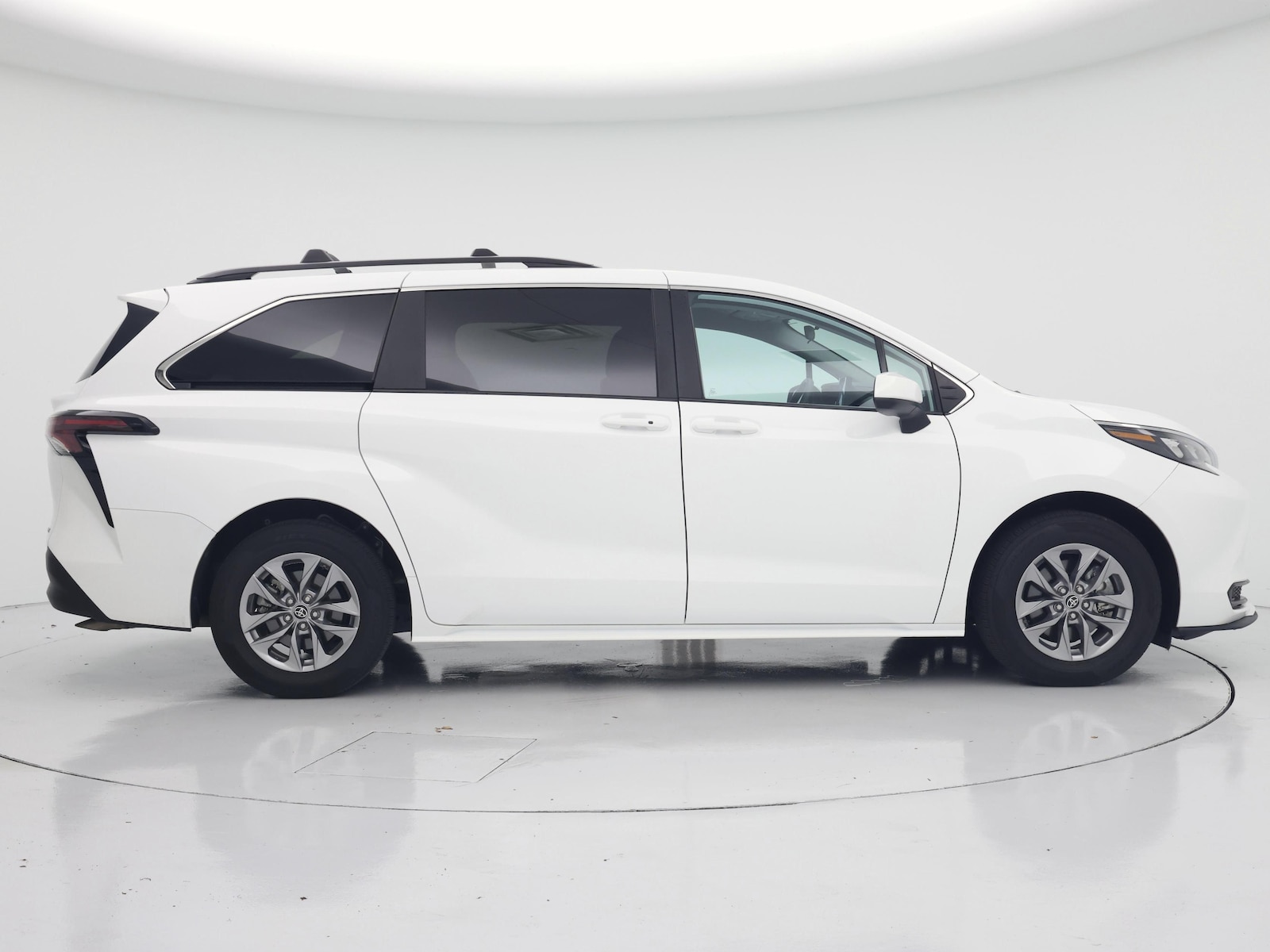 2025 Toyota Sienna LE - Photo 8