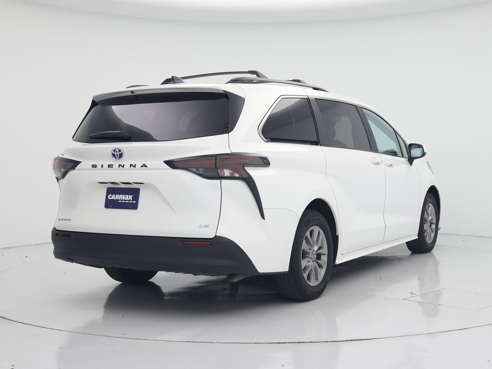 2025 Toyota Sienna LE - Photo 9