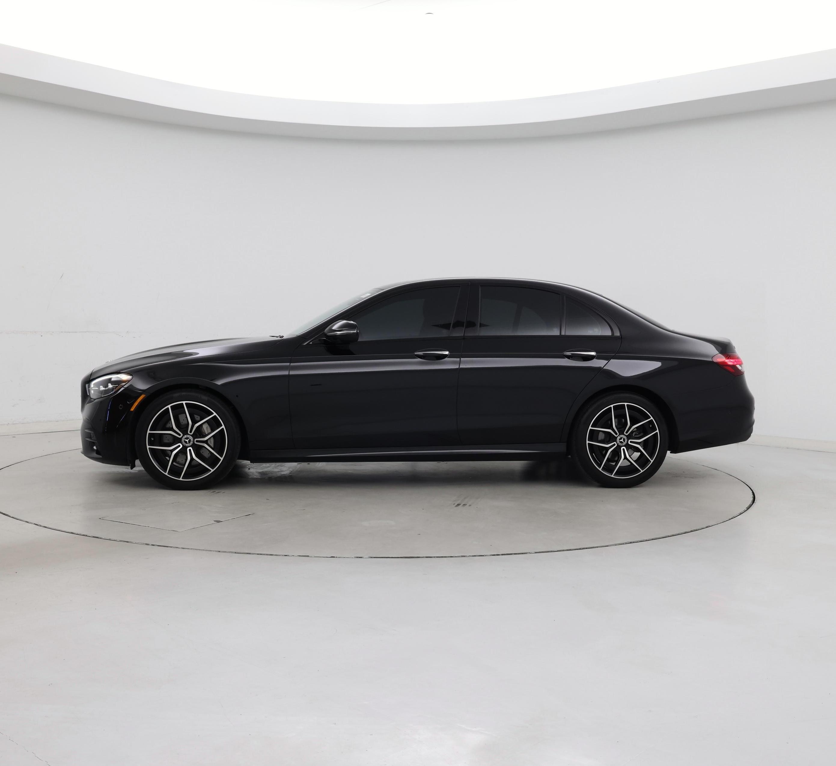 Thumbnail: 2022 Mercedes-Benz E-Class - 3