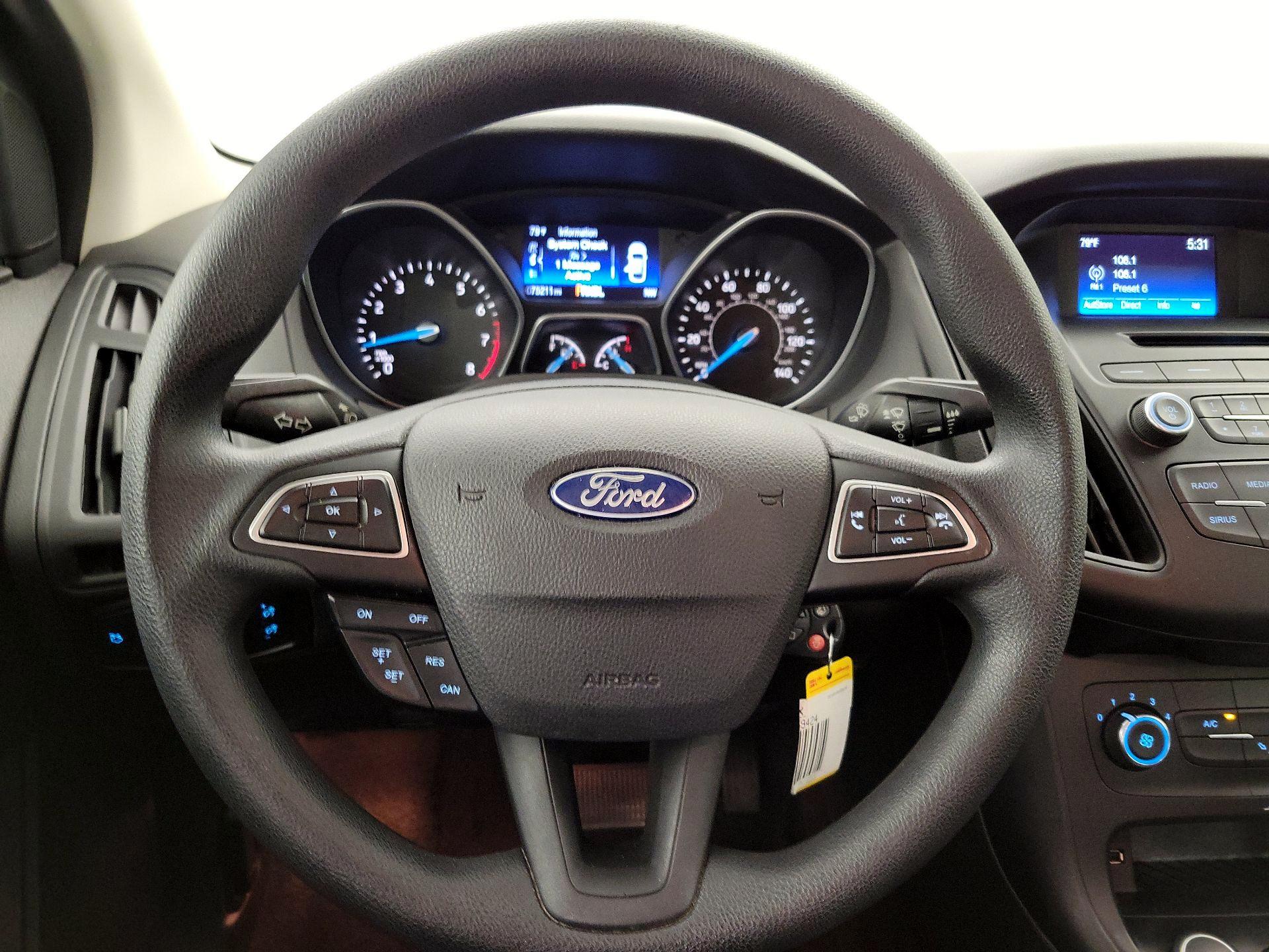 Thumbnail: 2015 Ford Focus - 10