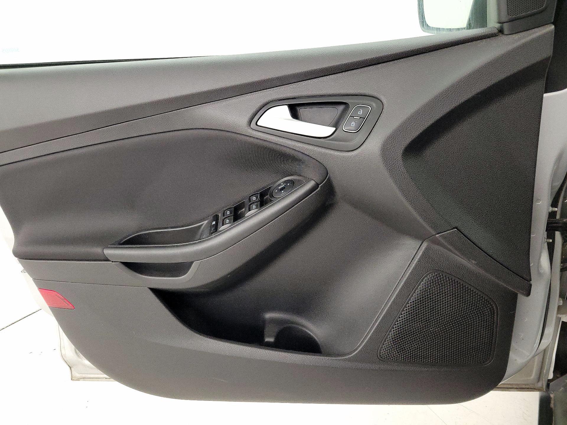 Thumbnail: 2015 Ford Focus - 12