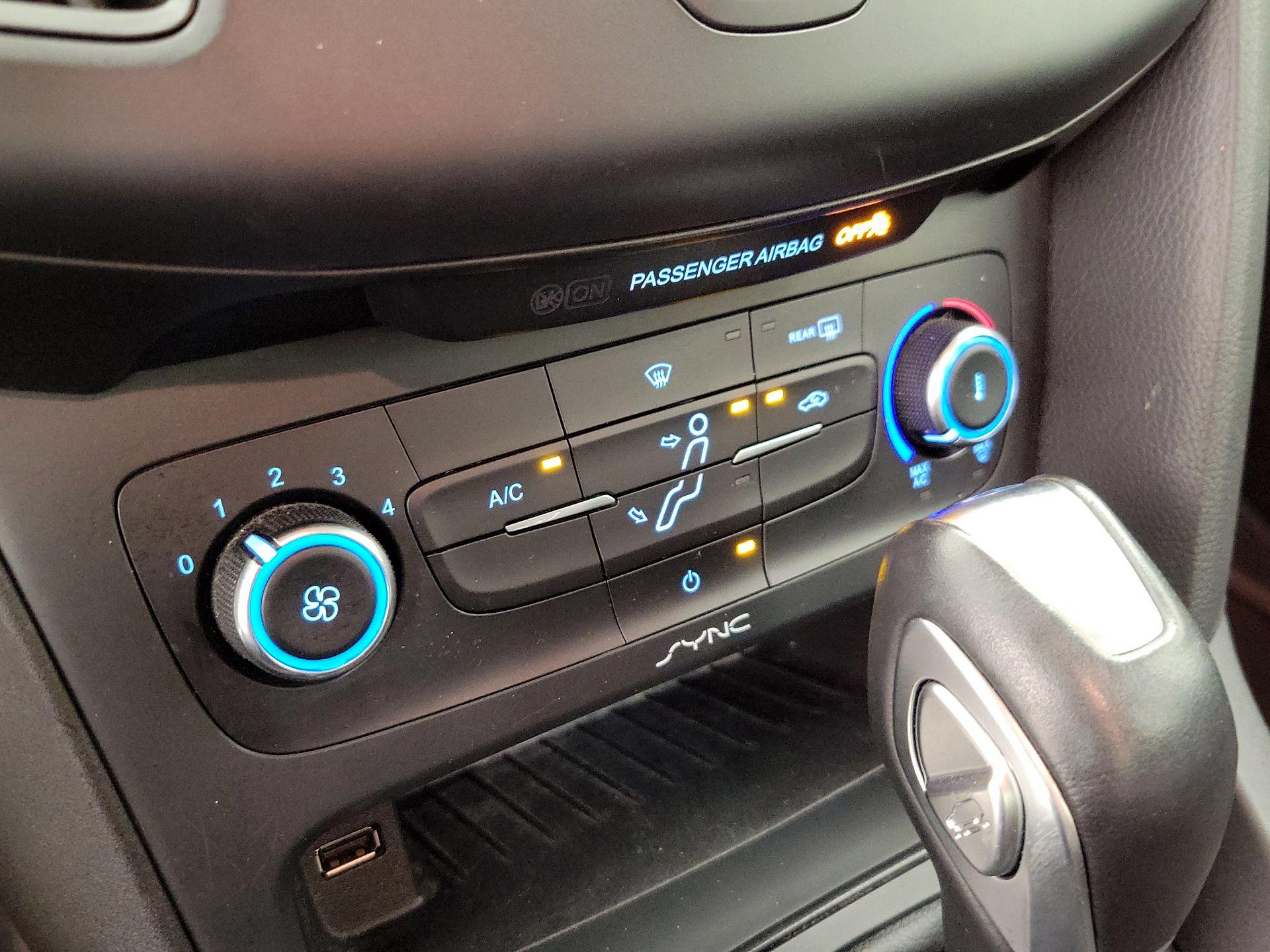 Thumbnail: 2015 Ford Focus - 16