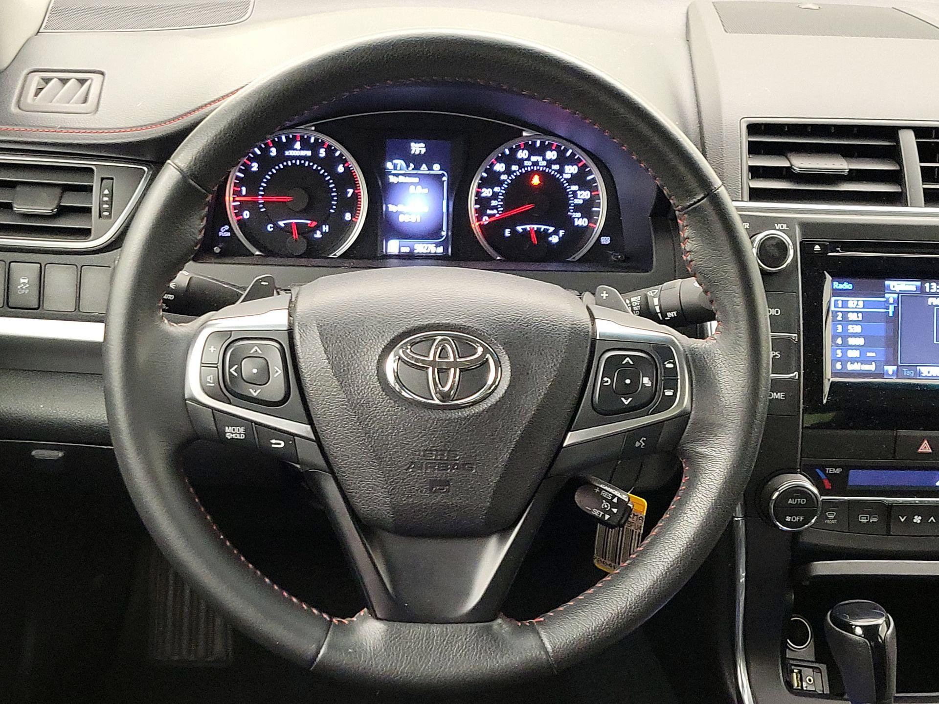 Thumbnail: 2015 Toyota Camry - 10