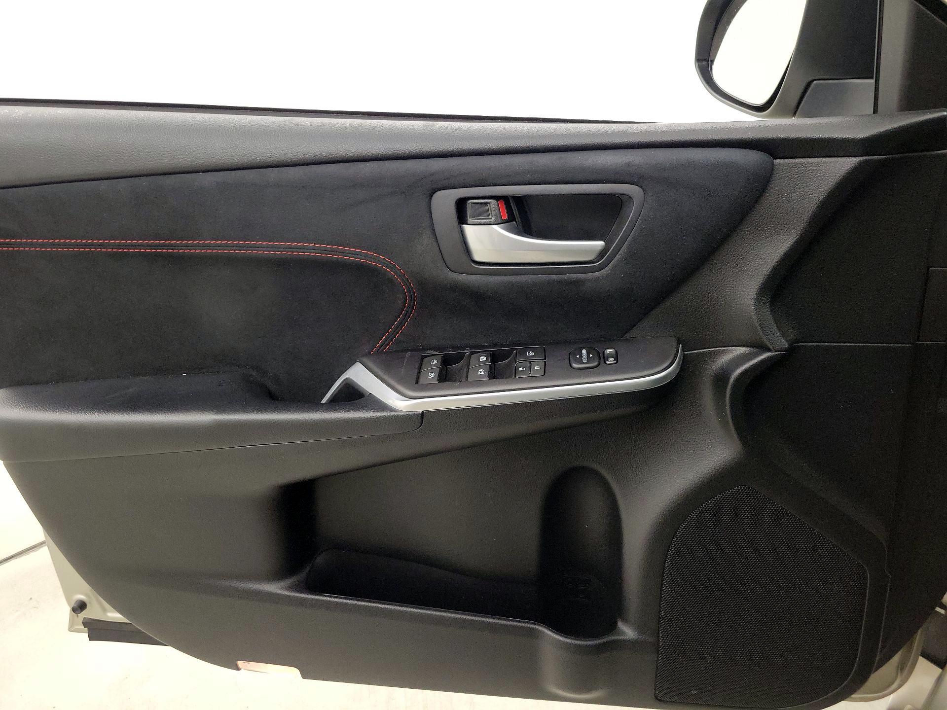 Thumbnail: 2015 Toyota Camry - 12