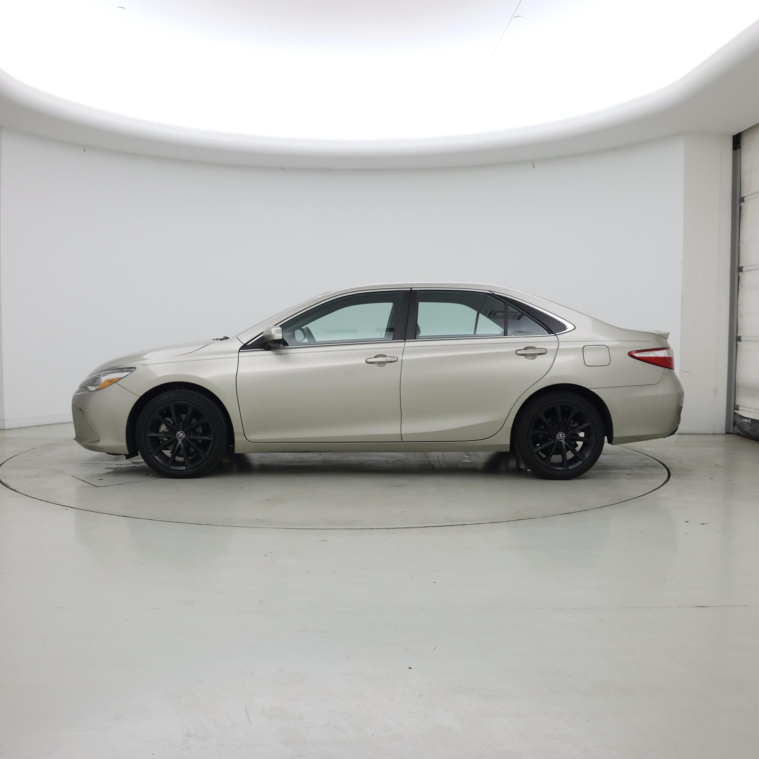 Thumbnail: 2015 Toyota Camry - 3