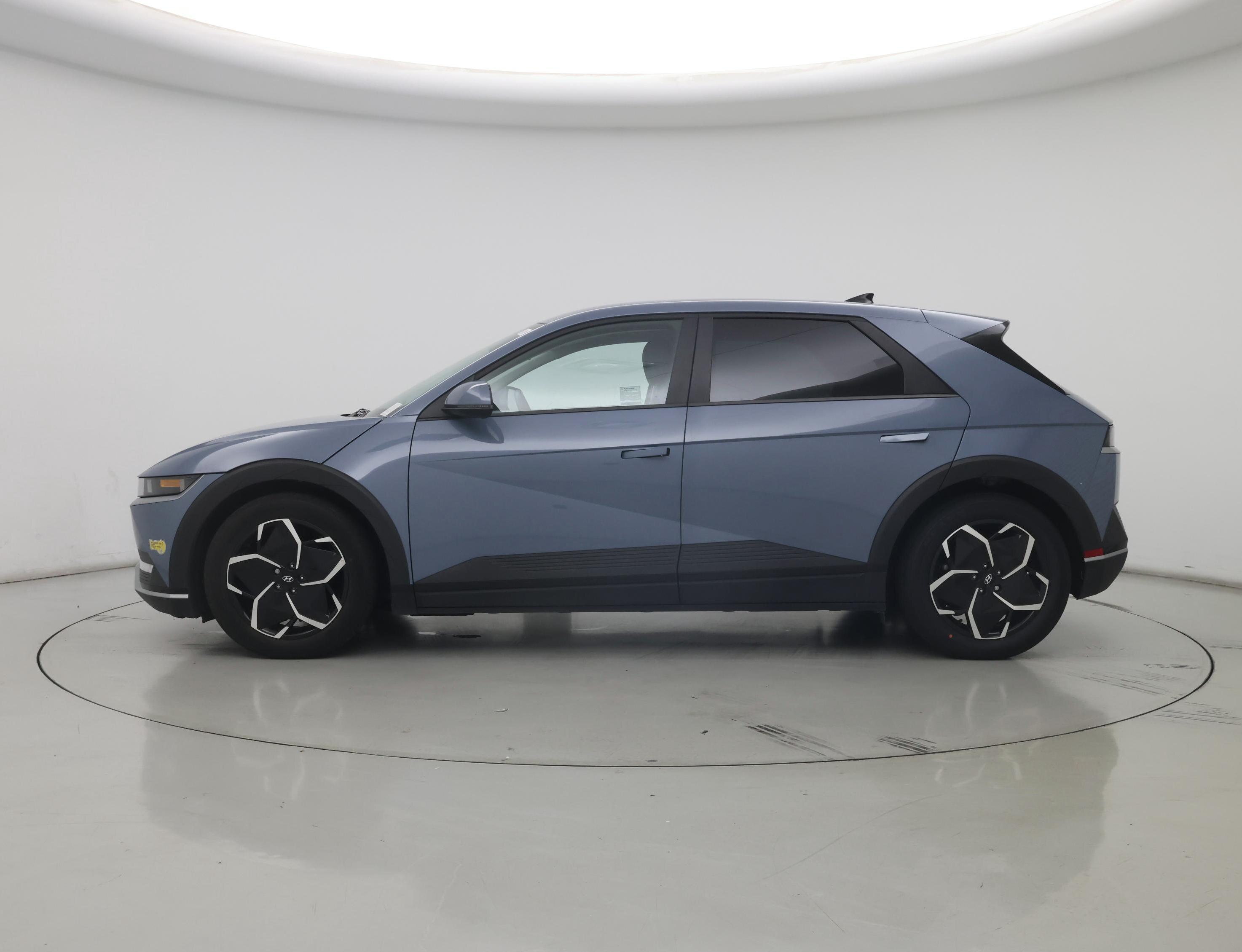 Thumbnail: 2022 Hyundai Ioniq 5 - 3