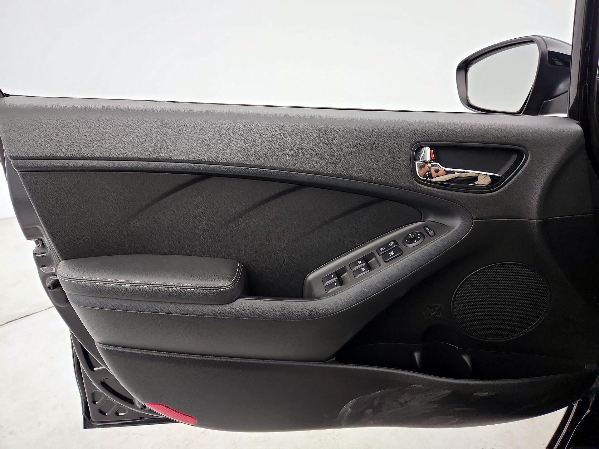 Thumbnail: 2017 Kia Forte - 12