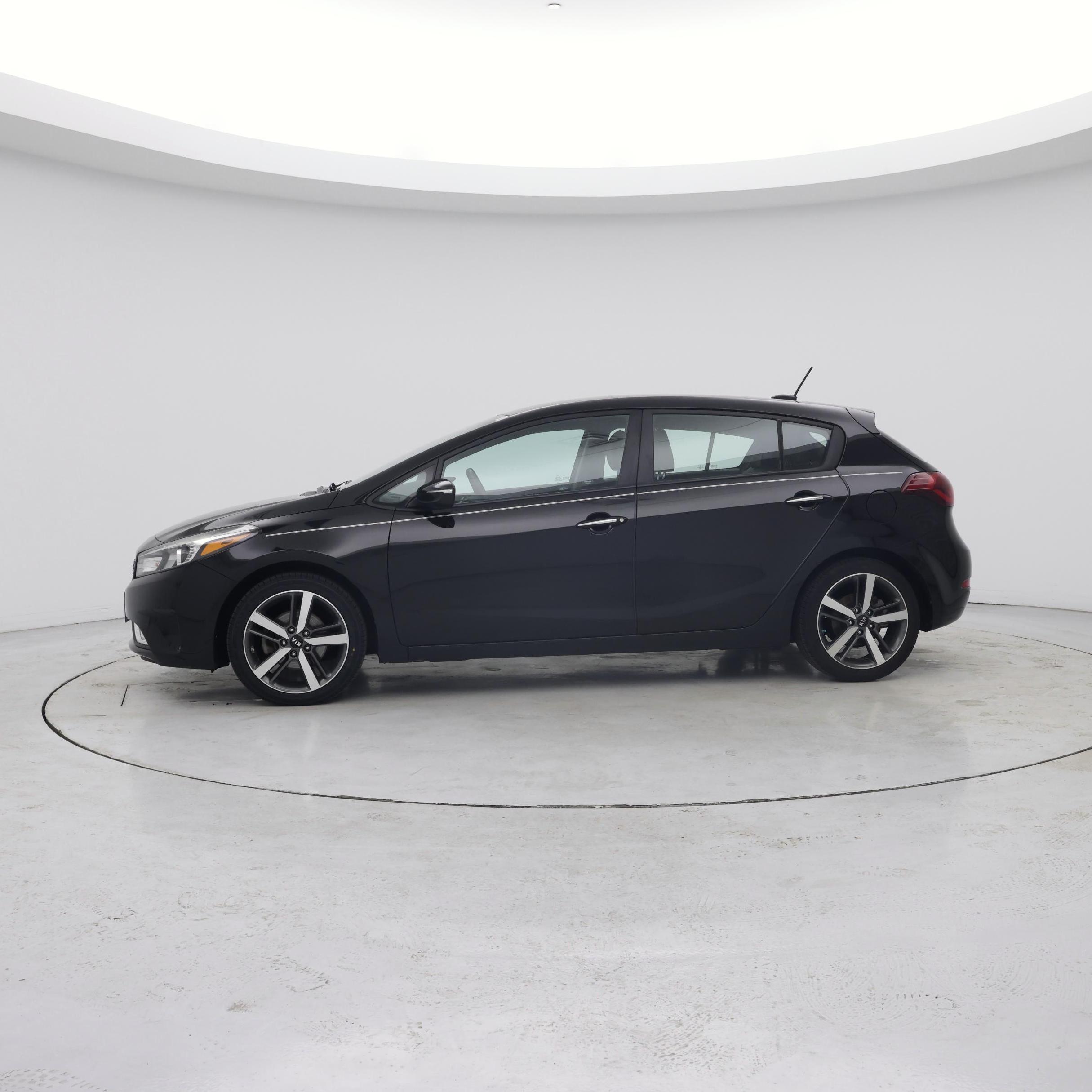 Thumbnail: 2017 Kia Forte - 3