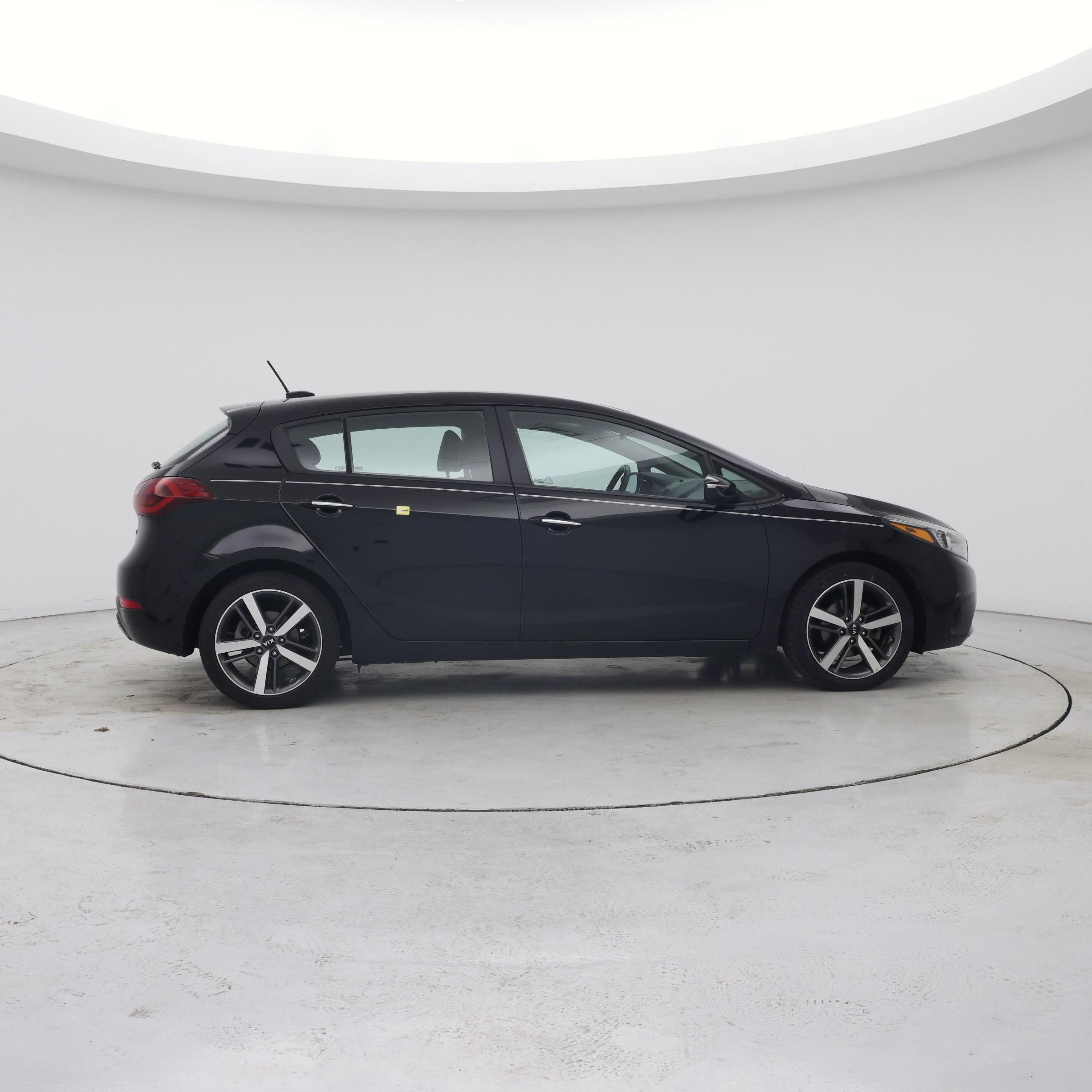 Thumbnail: 2017 Kia Forte - 7