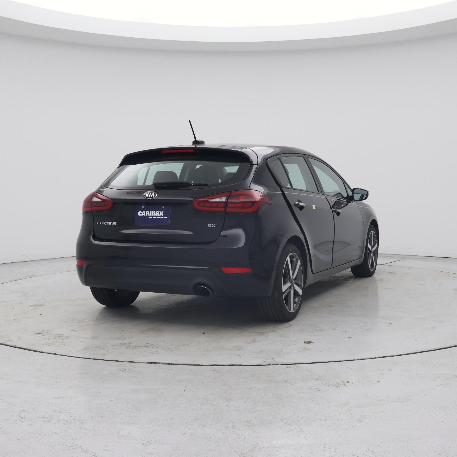 Thumbnail: 2017 Kia Forte - 8