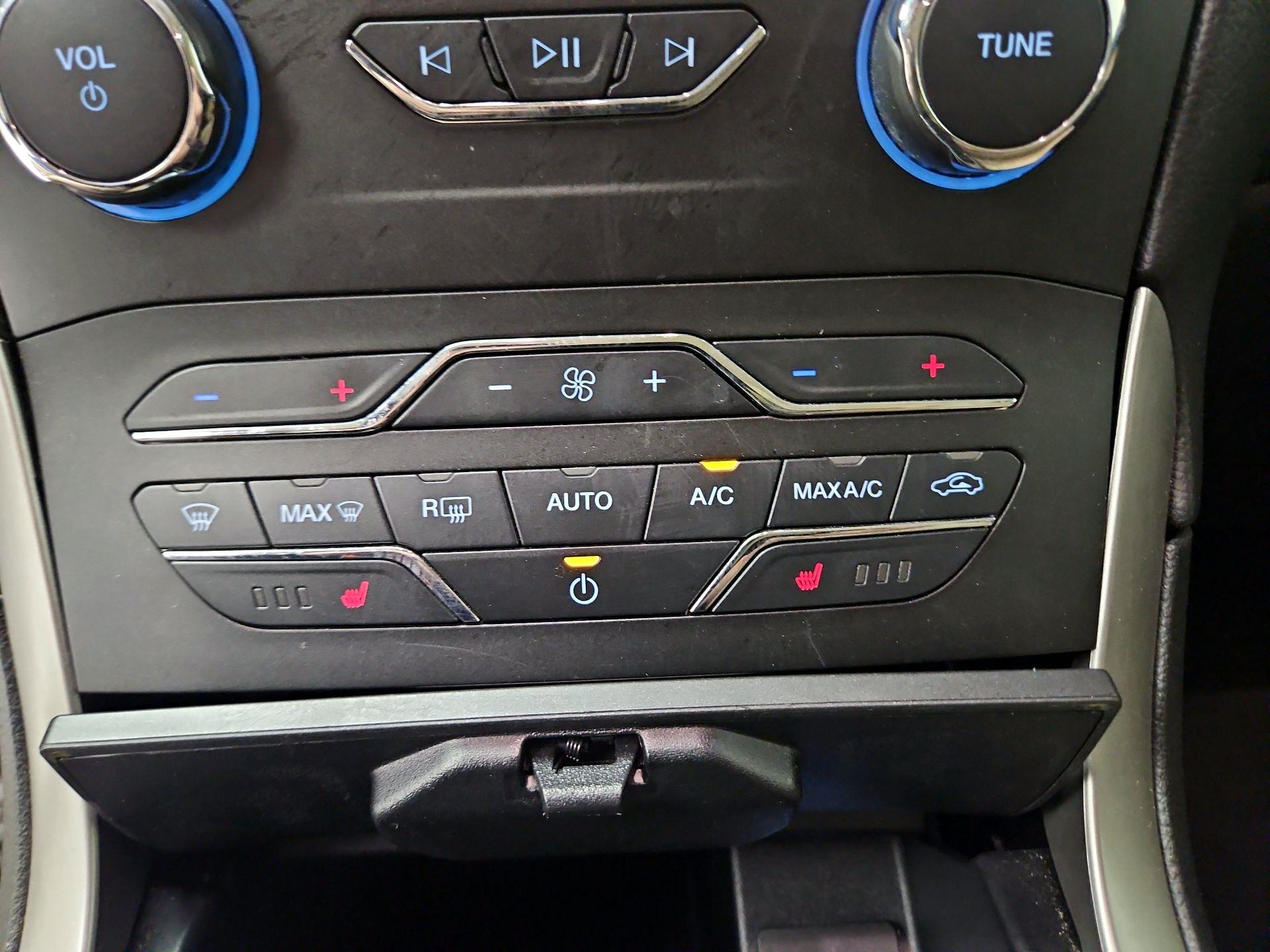 Thumbnail: 2020 Ford Edge - 17
