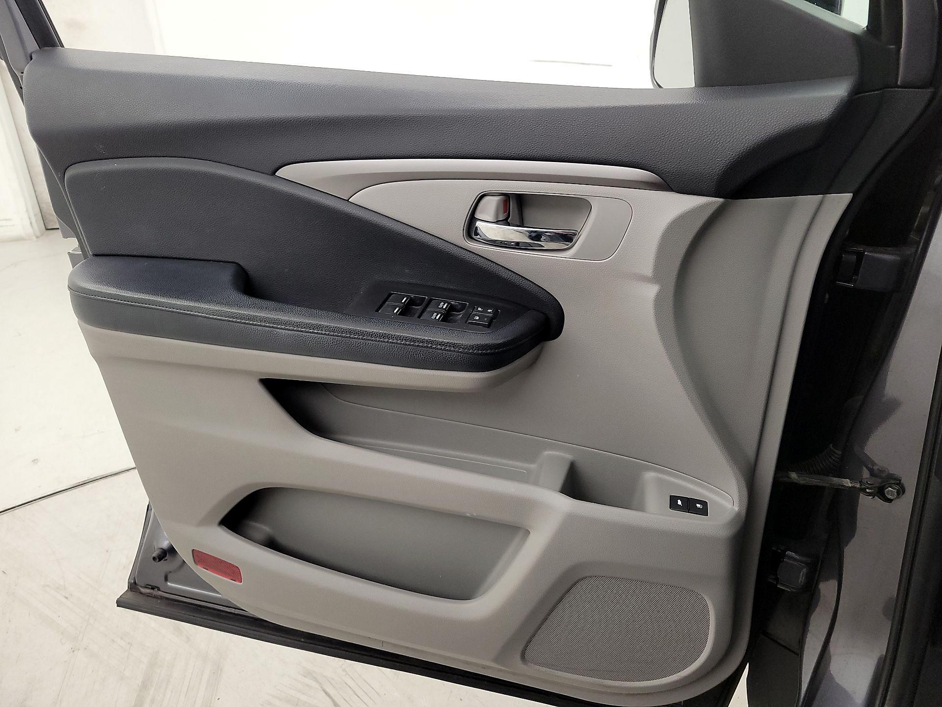 Thumbnail: 2018 Honda Pilot - 12