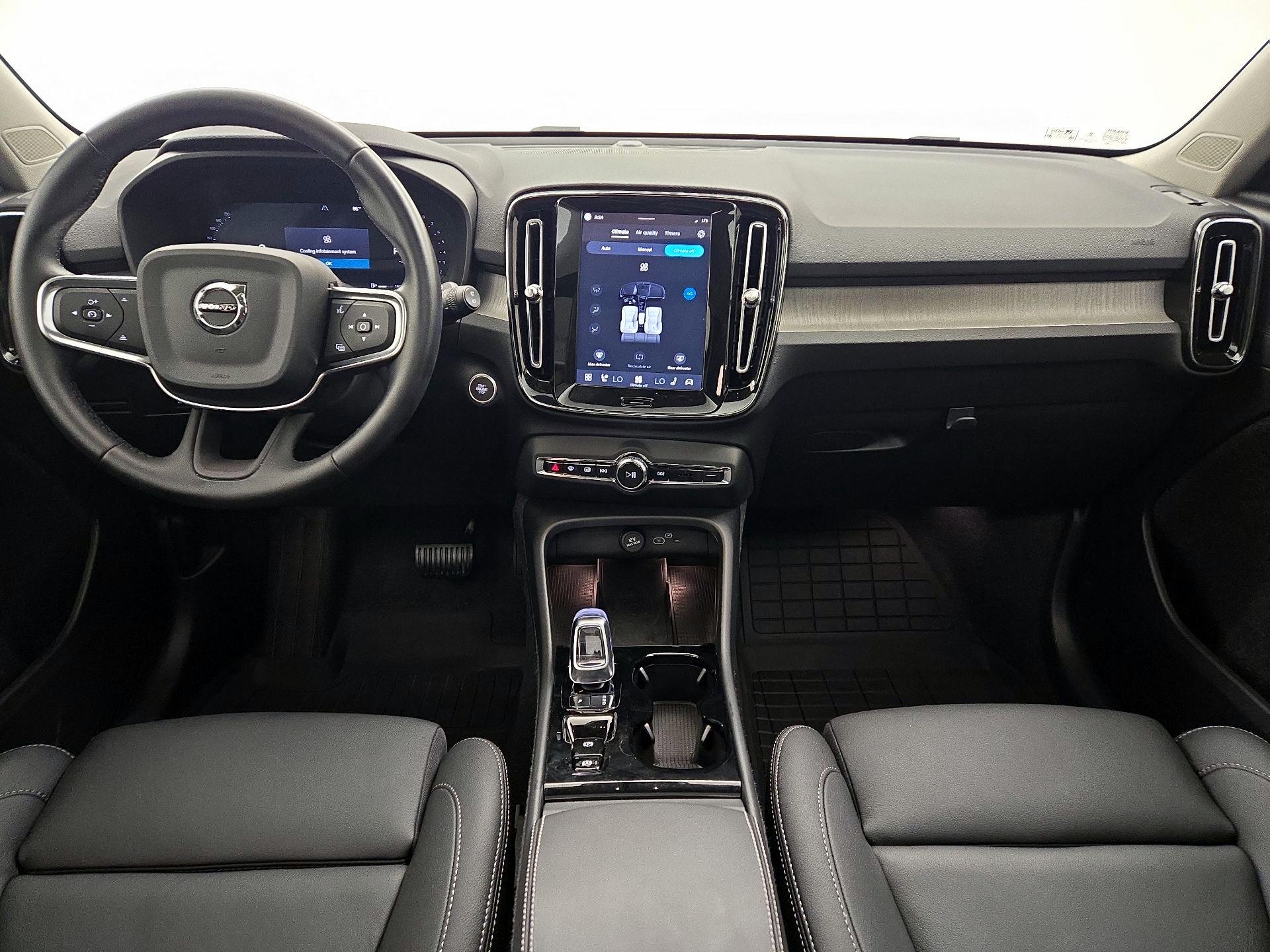 Thumbnail: 2025 Volvo XC40 - 9