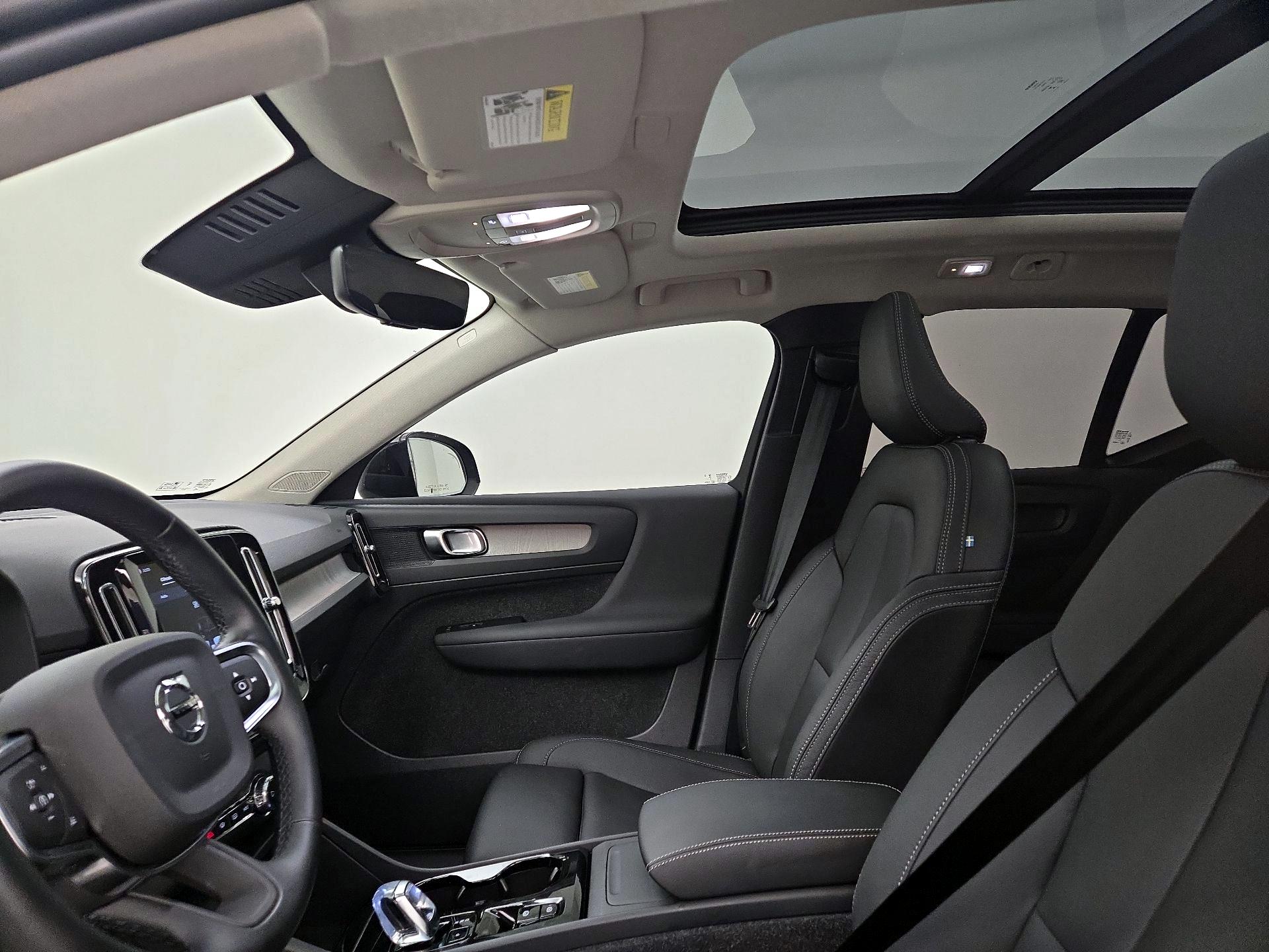 Thumbnail: 2025 Volvo XC40 - 19