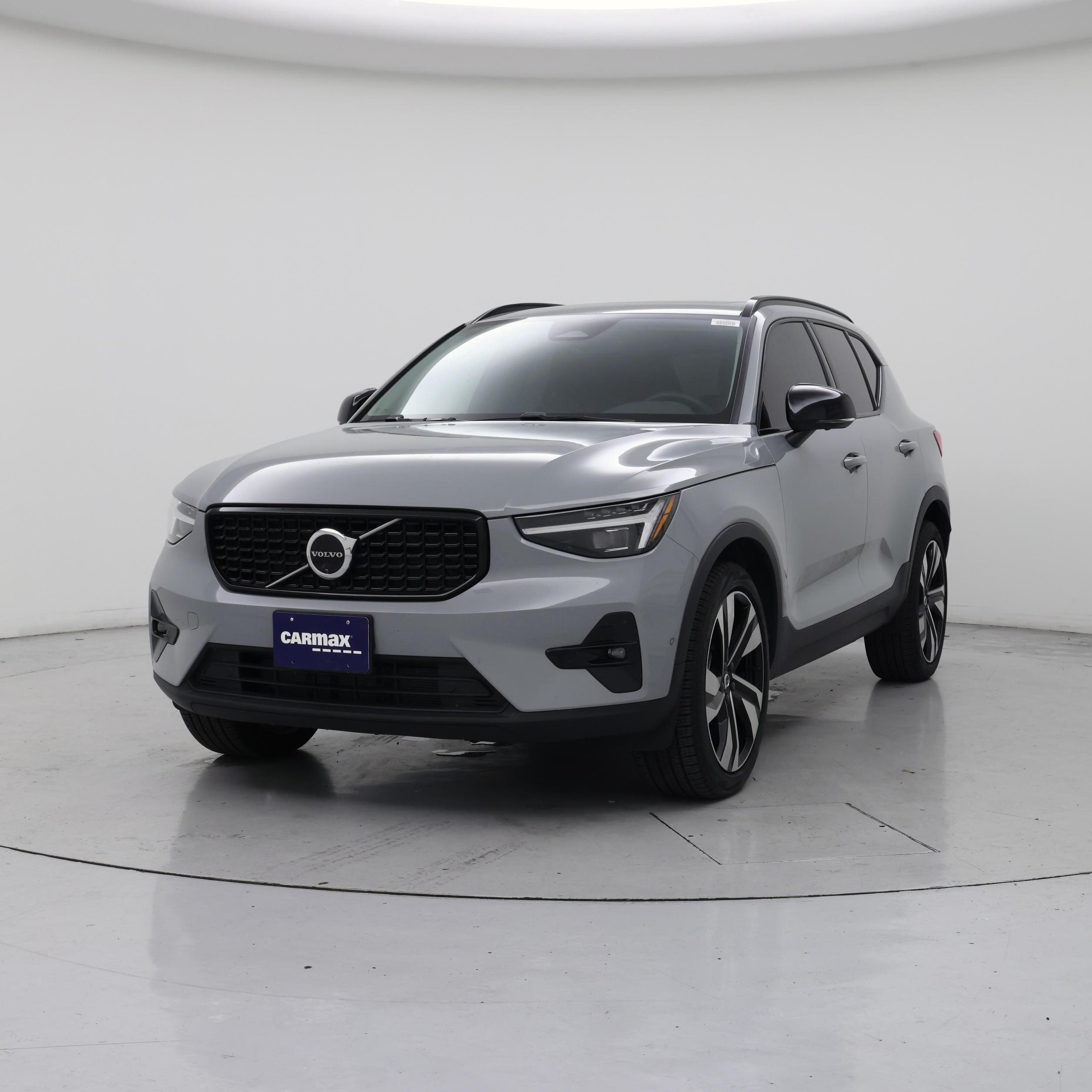 Thumbnail: 2025 Volvo XC40 - 4