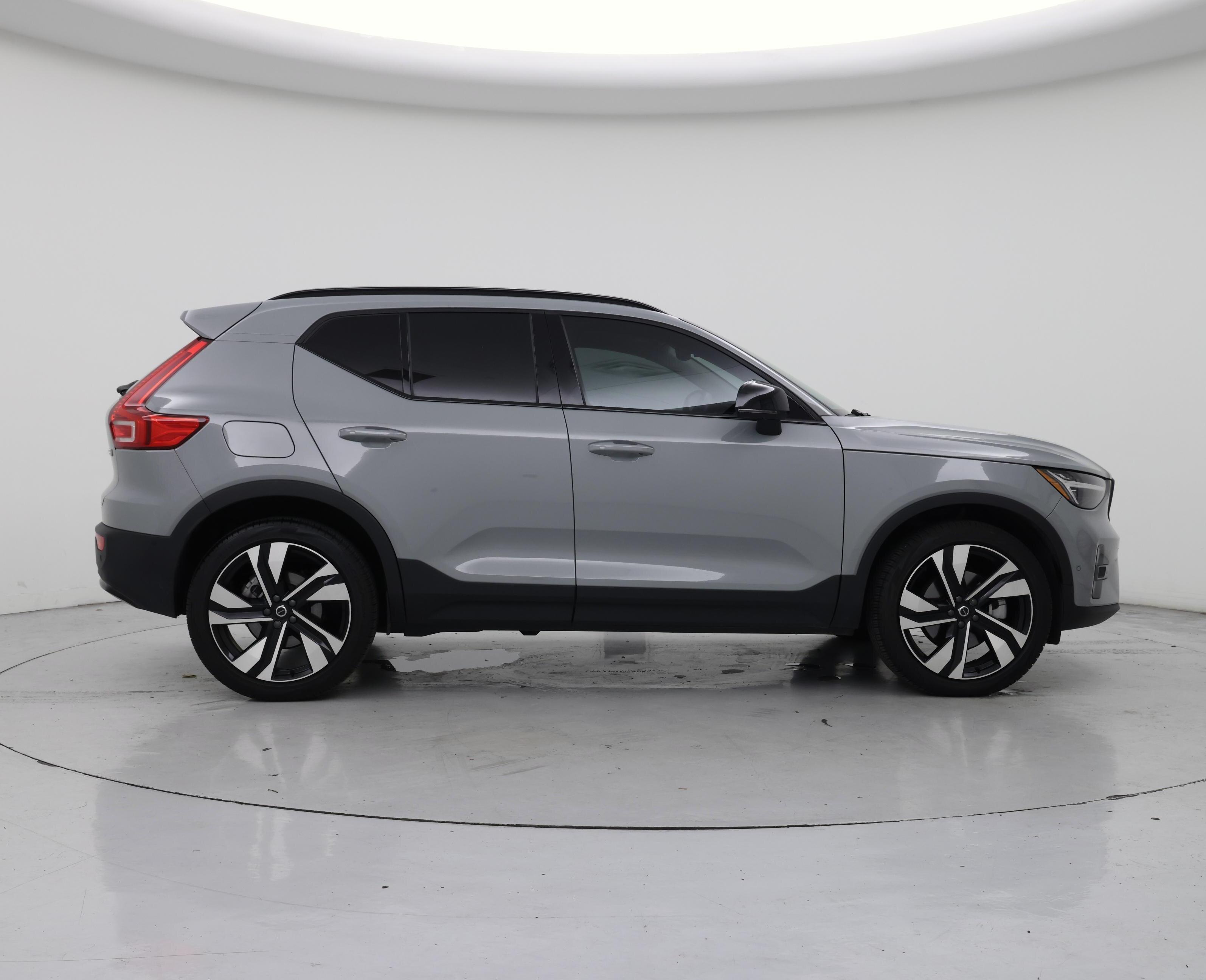 Thumbnail: 2025 Volvo XC40 - 7