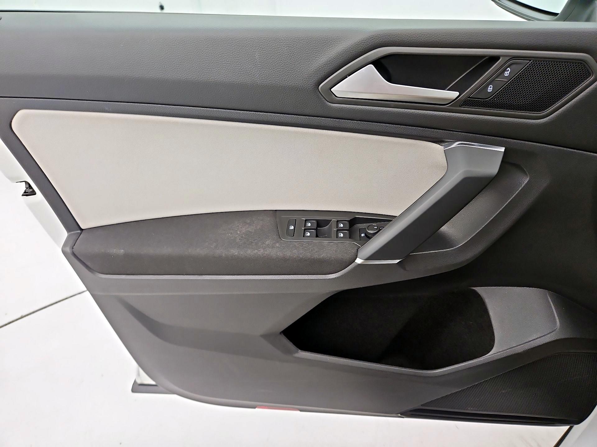 Thumbnail: 2020 Volkswagen Tiguan - 12