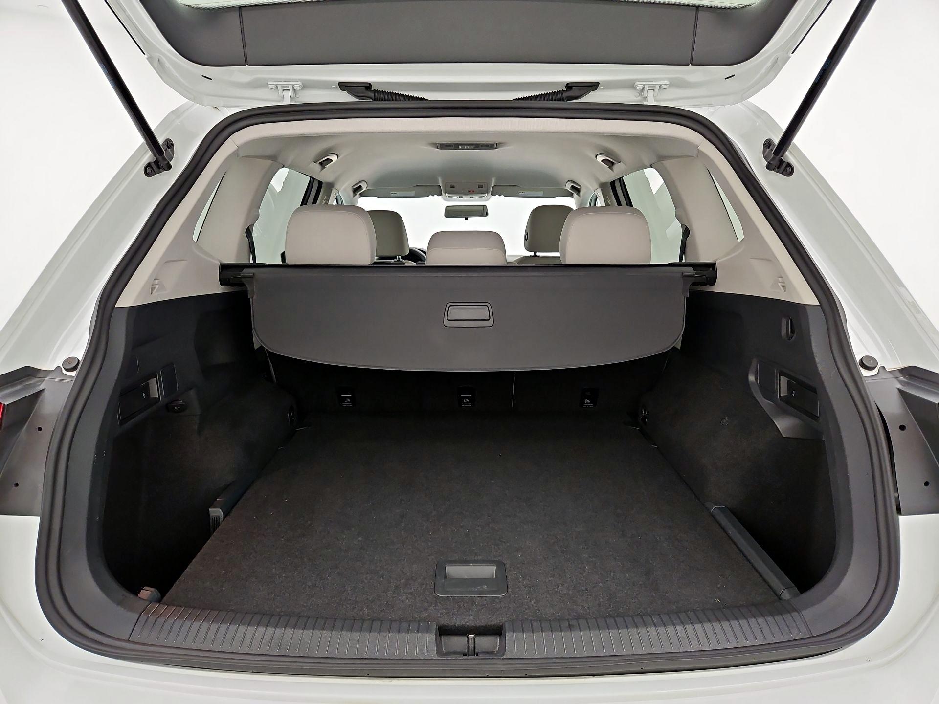 Thumbnail: 2020 Volkswagen Tiguan - 20