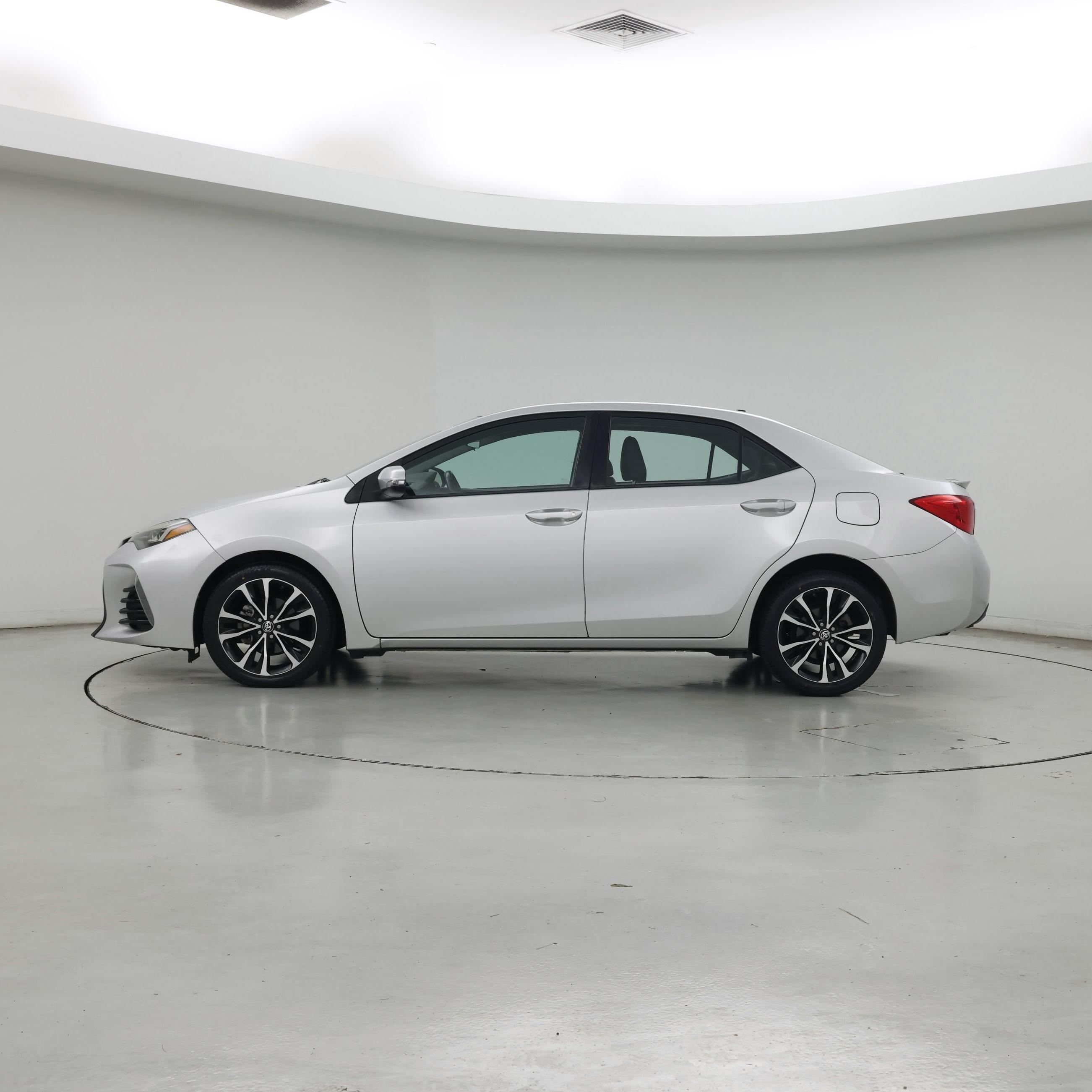 Thumbnail: 2018 Toyota Corolla - 3