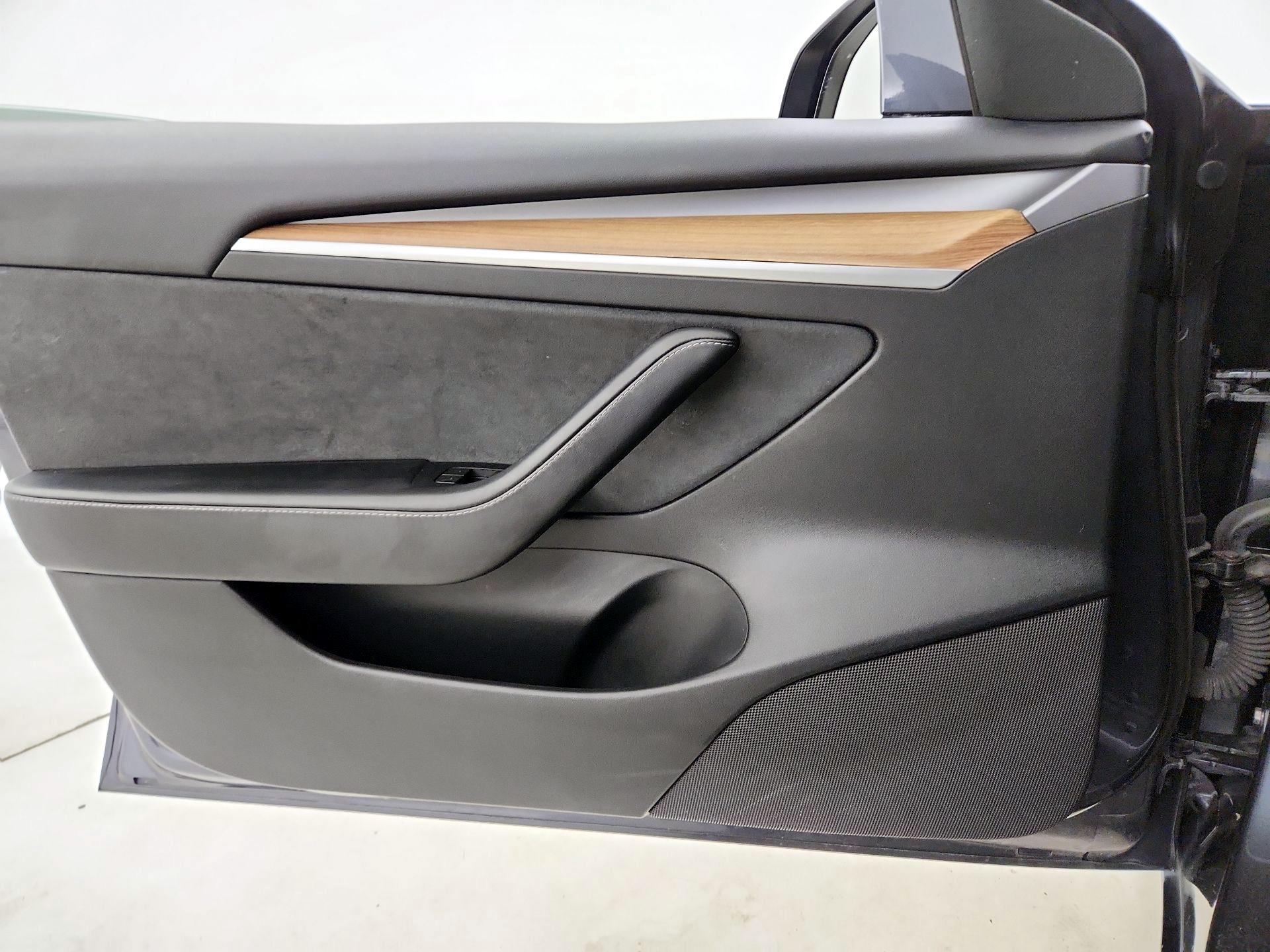 Thumbnail: 2023 Tesla Model 3 - 12