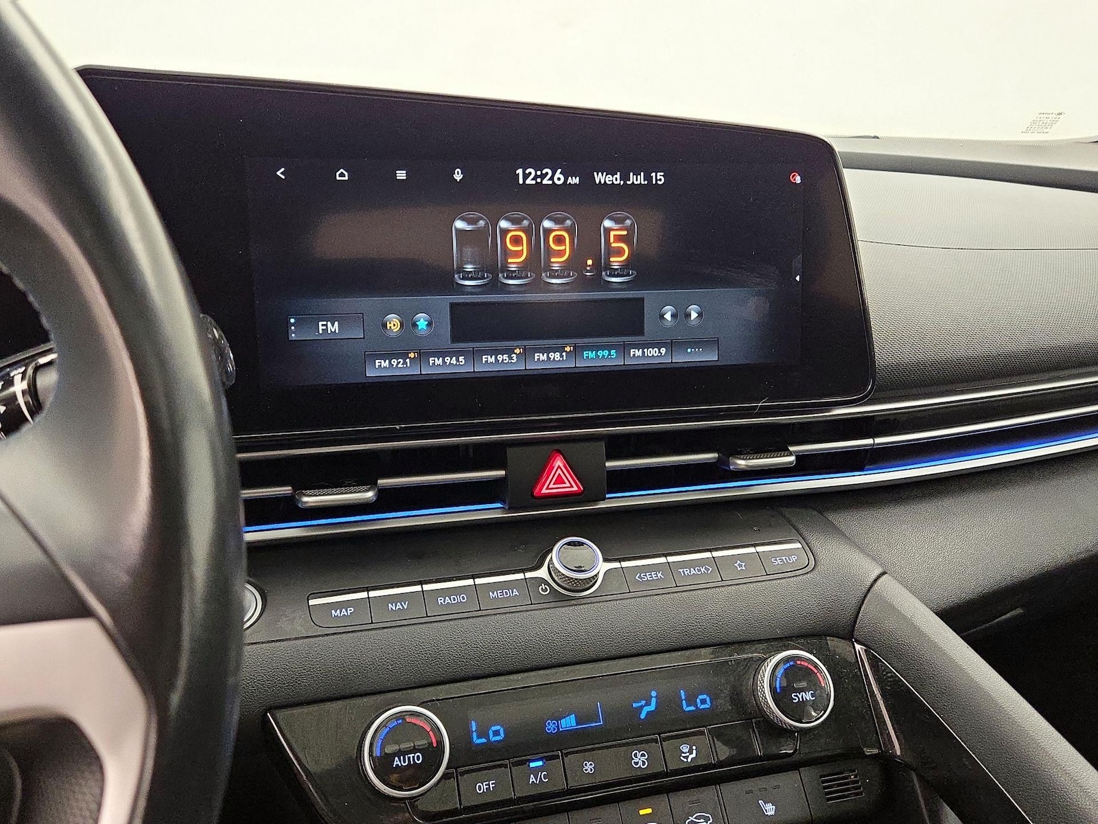 2021 Hyundai Elantra Limited - Photo 17