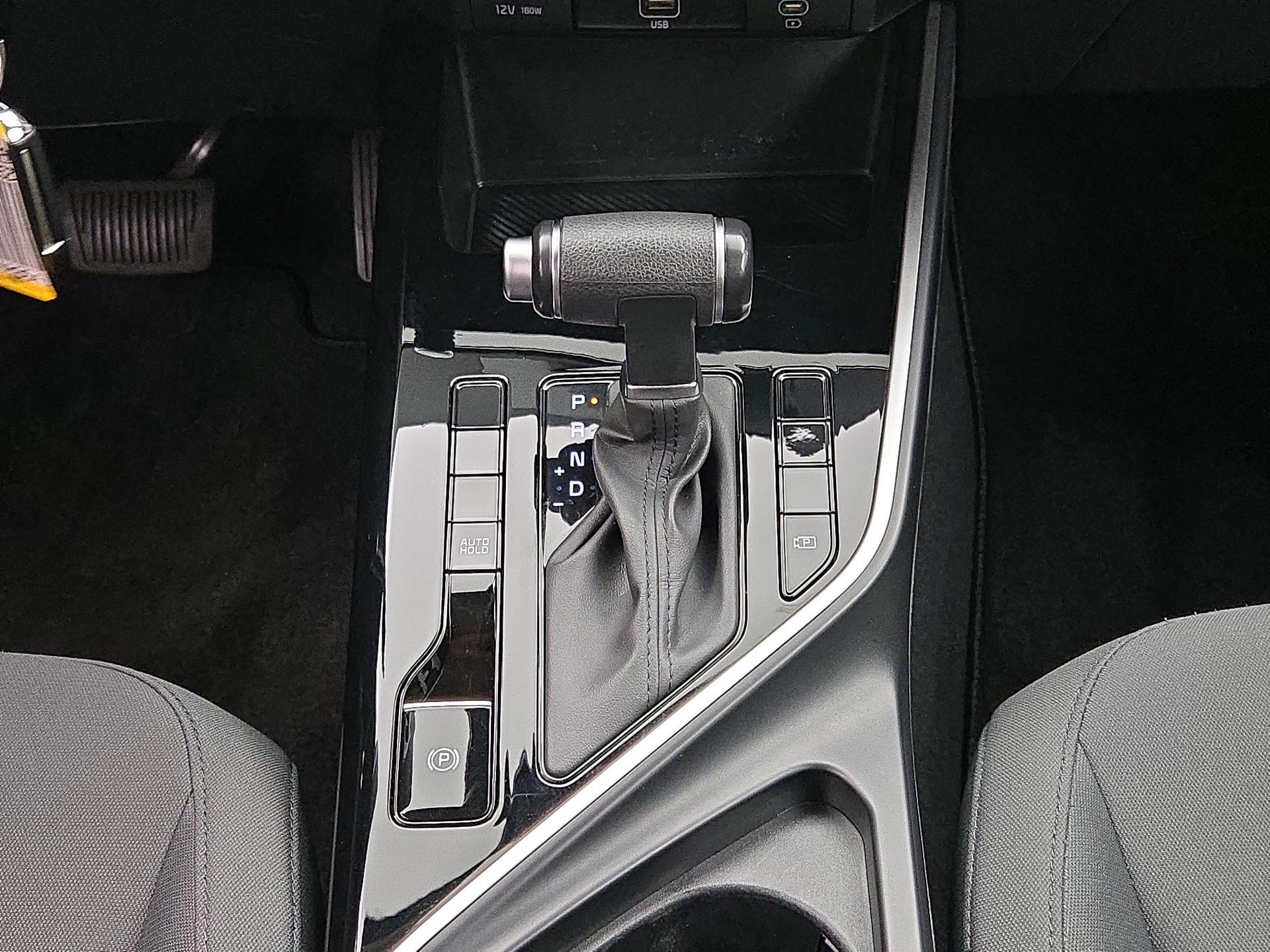 Thumbnail: 2025 Kia Niro - 16