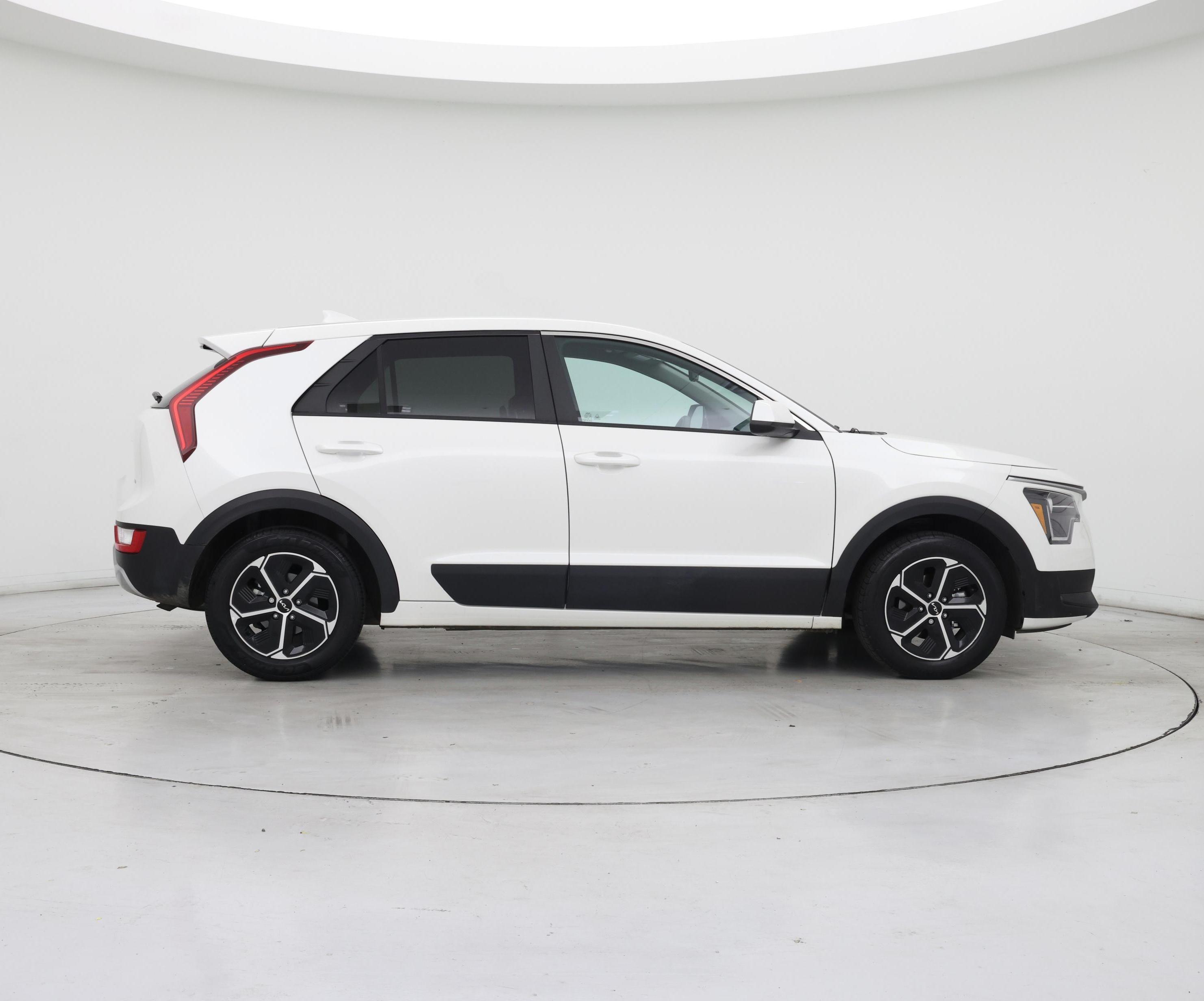 Thumbnail: 2025 Kia Niro - 7