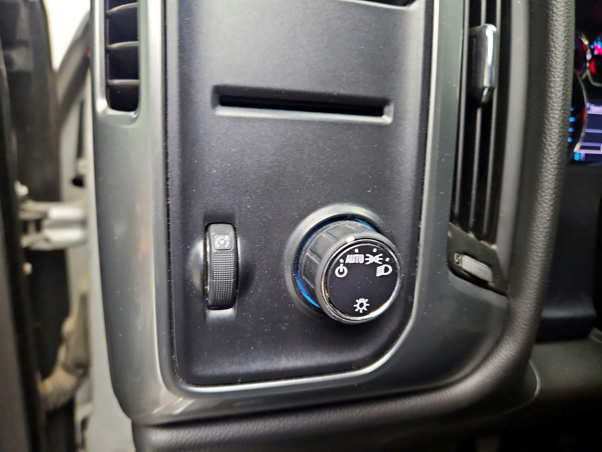 Thumbnail: 2015 Chevrolet Silverado 1500 - 13