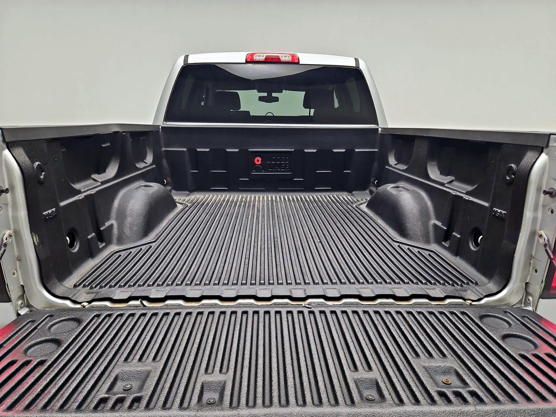 Thumbnail: 2015 Chevrolet Silverado 1500 - 18