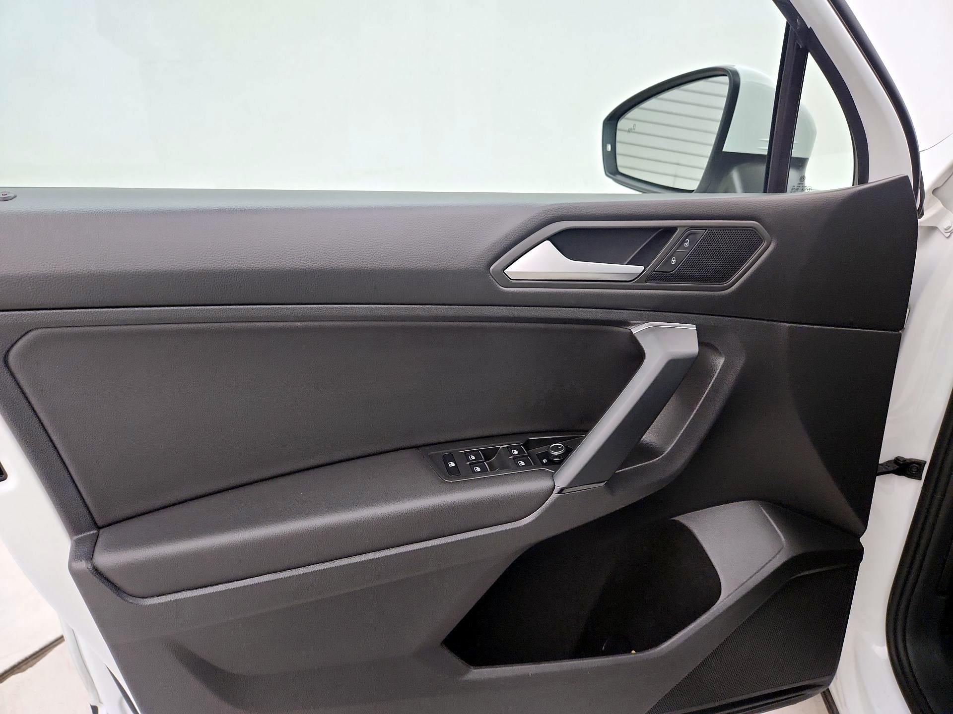 Thumbnail: 2019 Volkswagen Tiguan - 12