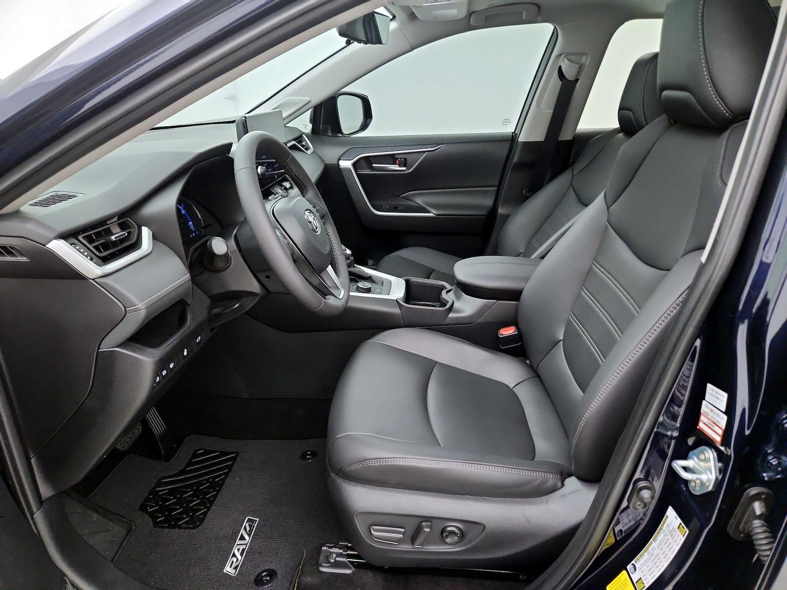 2025 Toyota RAV4 XLE Premium - Photo 12