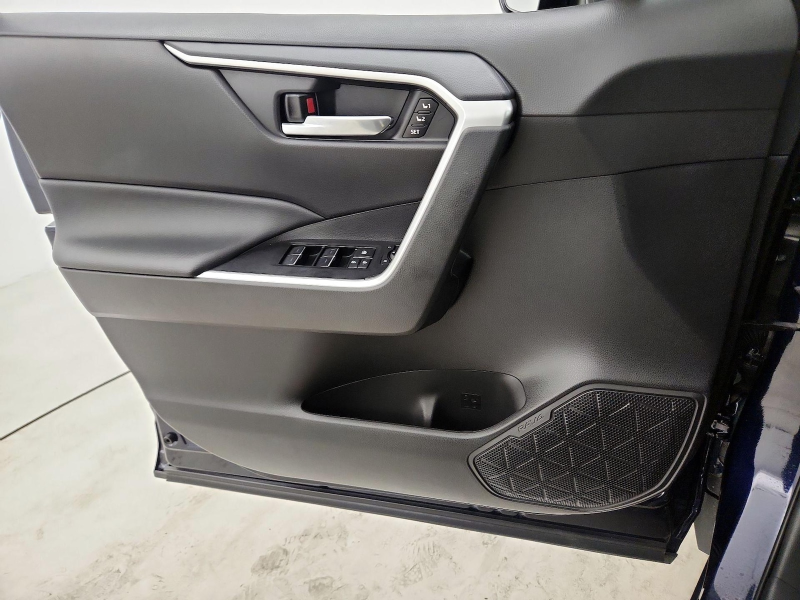 2025 Toyota RAV4 XLE Premium - Photo 13