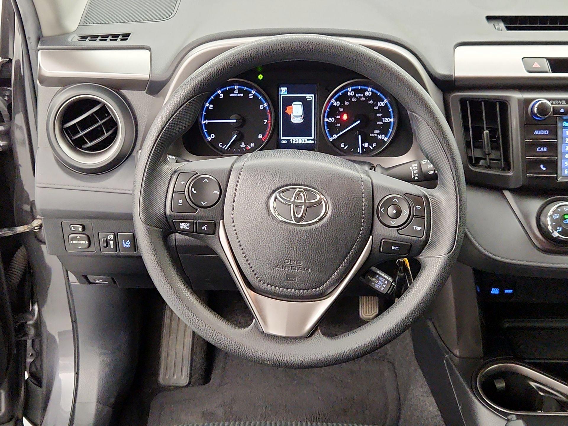 Thumbnail: 2018 Toyota RAV4 - 10