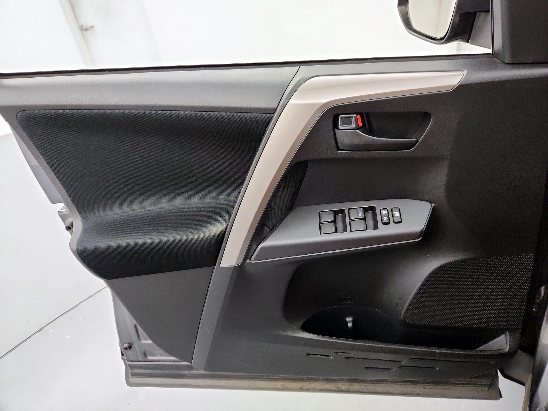 Thumbnail: 2018 Toyota RAV4 - 12