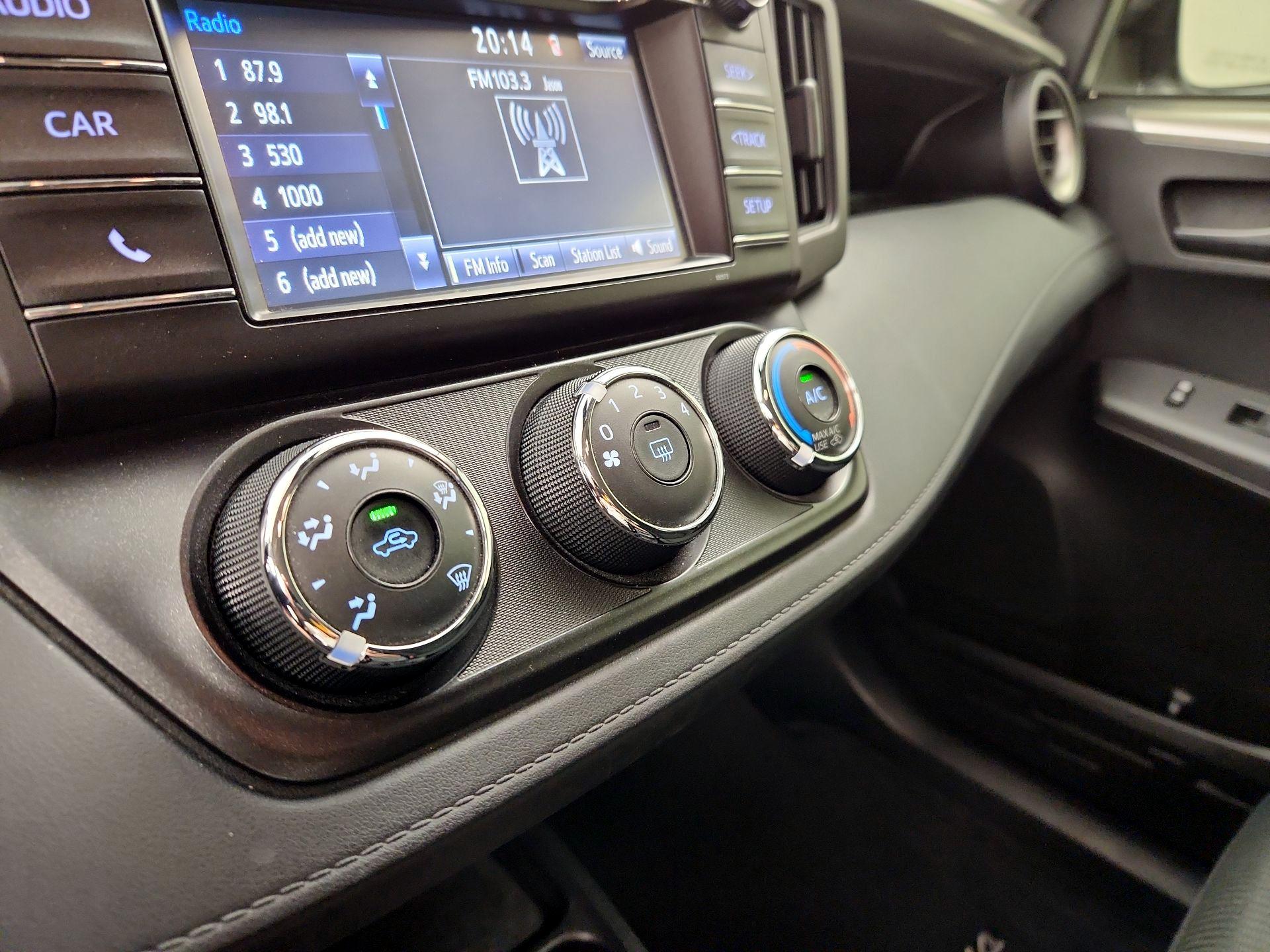 Thumbnail: 2018 Toyota RAV4 - 16