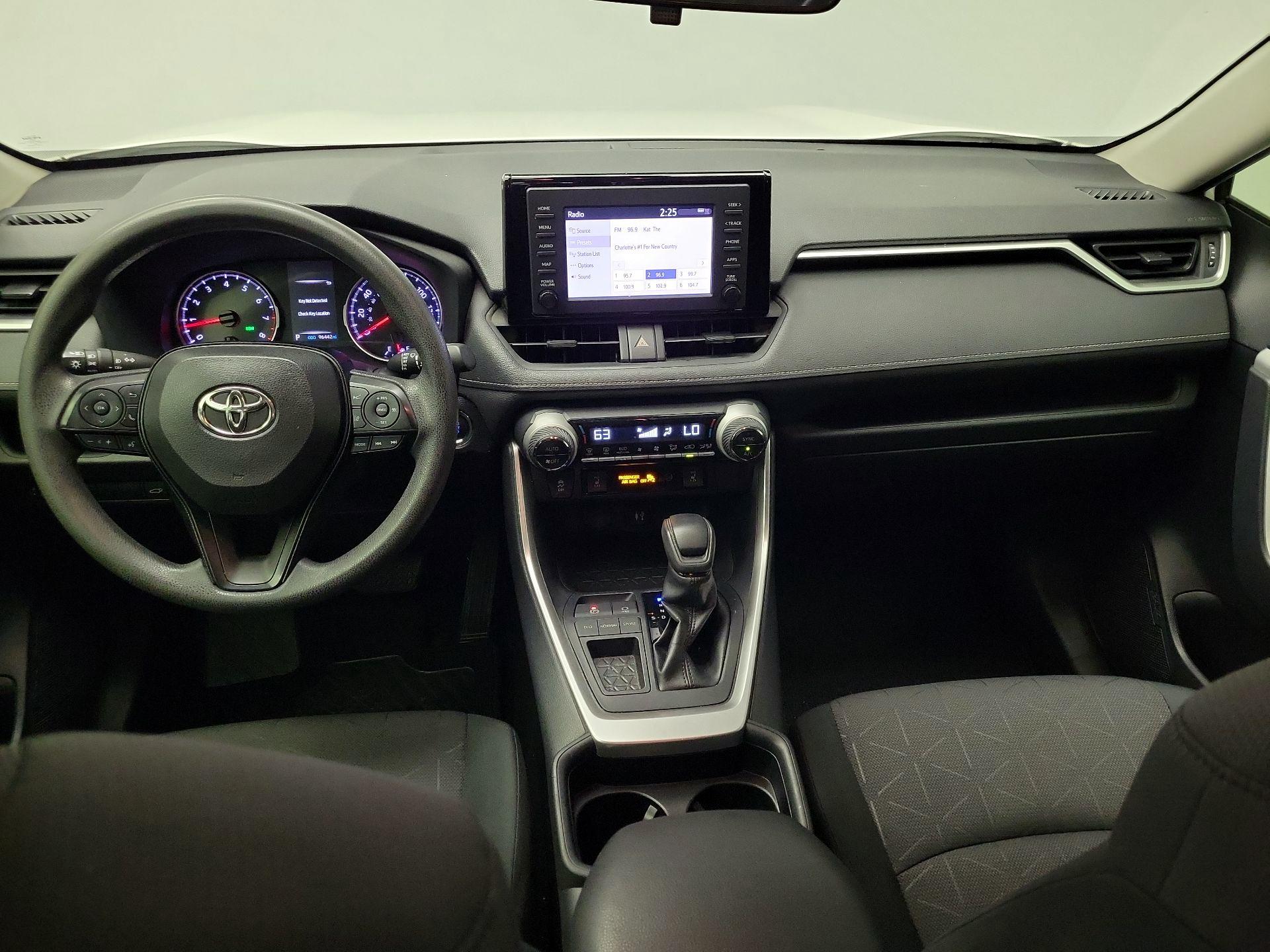 Thumbnail: 2019 Toyota RAV4 - 9