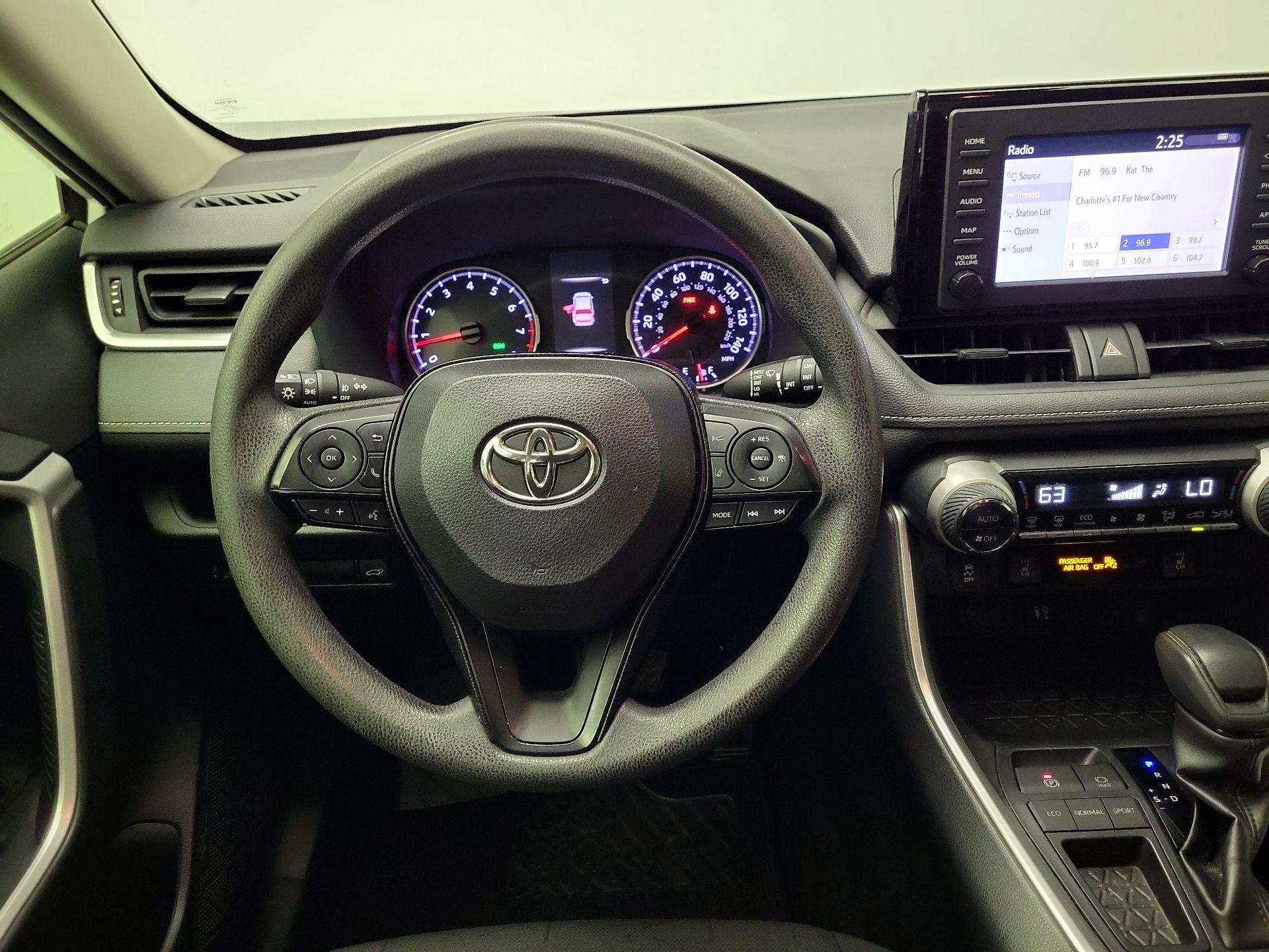 Thumbnail: 2019 Toyota RAV4 - 10