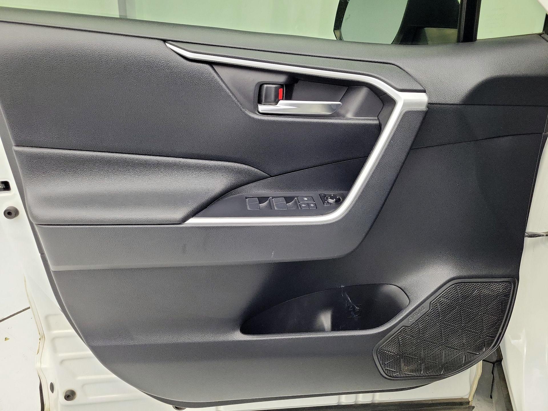 Thumbnail: 2019 Toyota RAV4 - 12