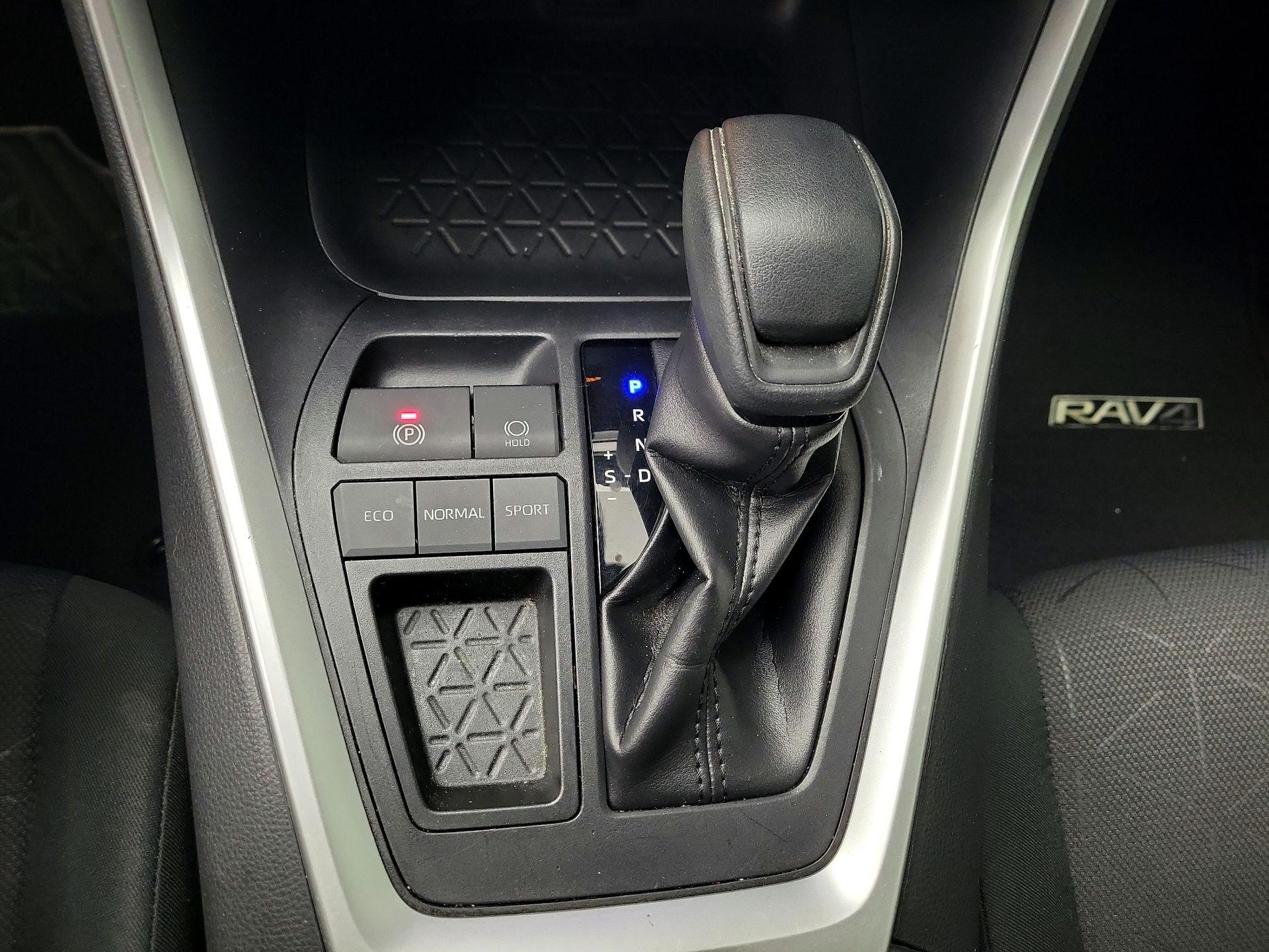 Thumbnail: 2019 Toyota RAV4 - 17