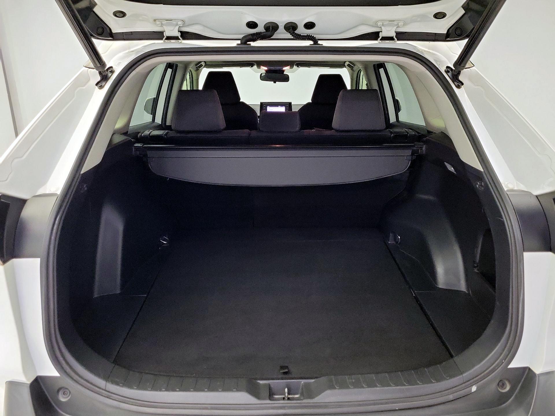 Thumbnail: 2019 Toyota RAV4 - 20