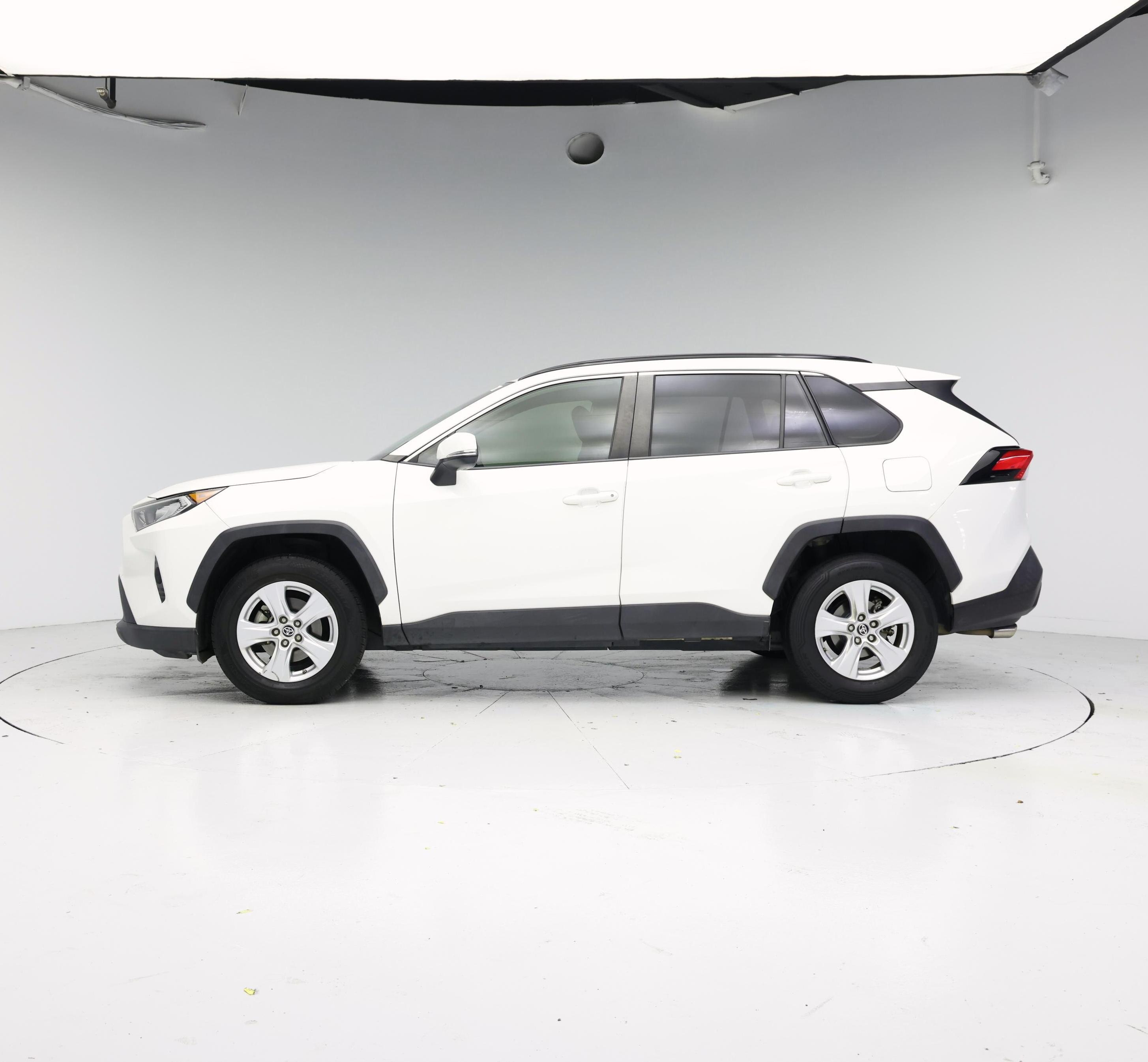 Thumbnail: 2019 Toyota RAV4 - 3