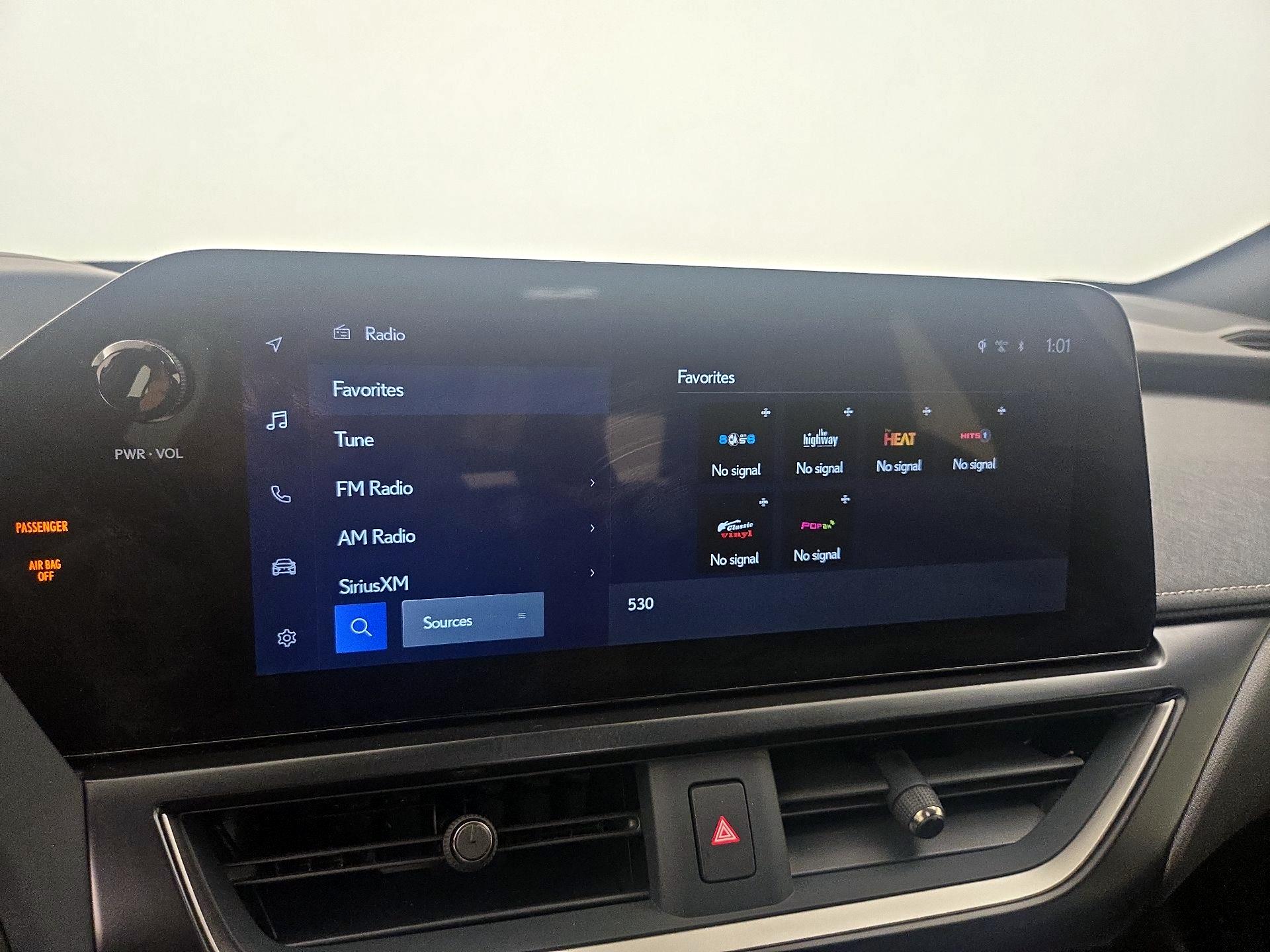 Thumbnail: 2023 Lexus UX - 16