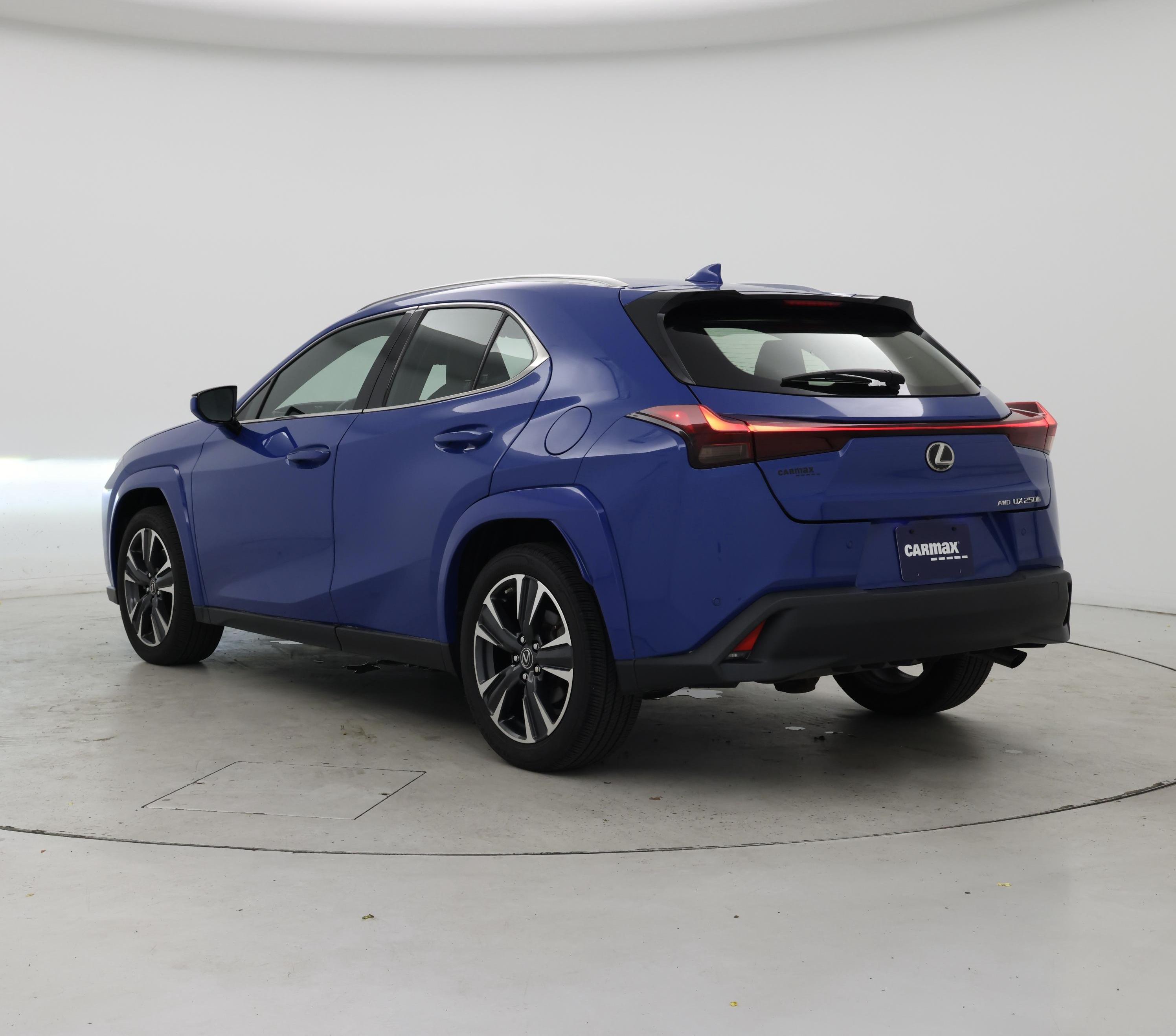 Thumbnail: 2023 Lexus UX - 2