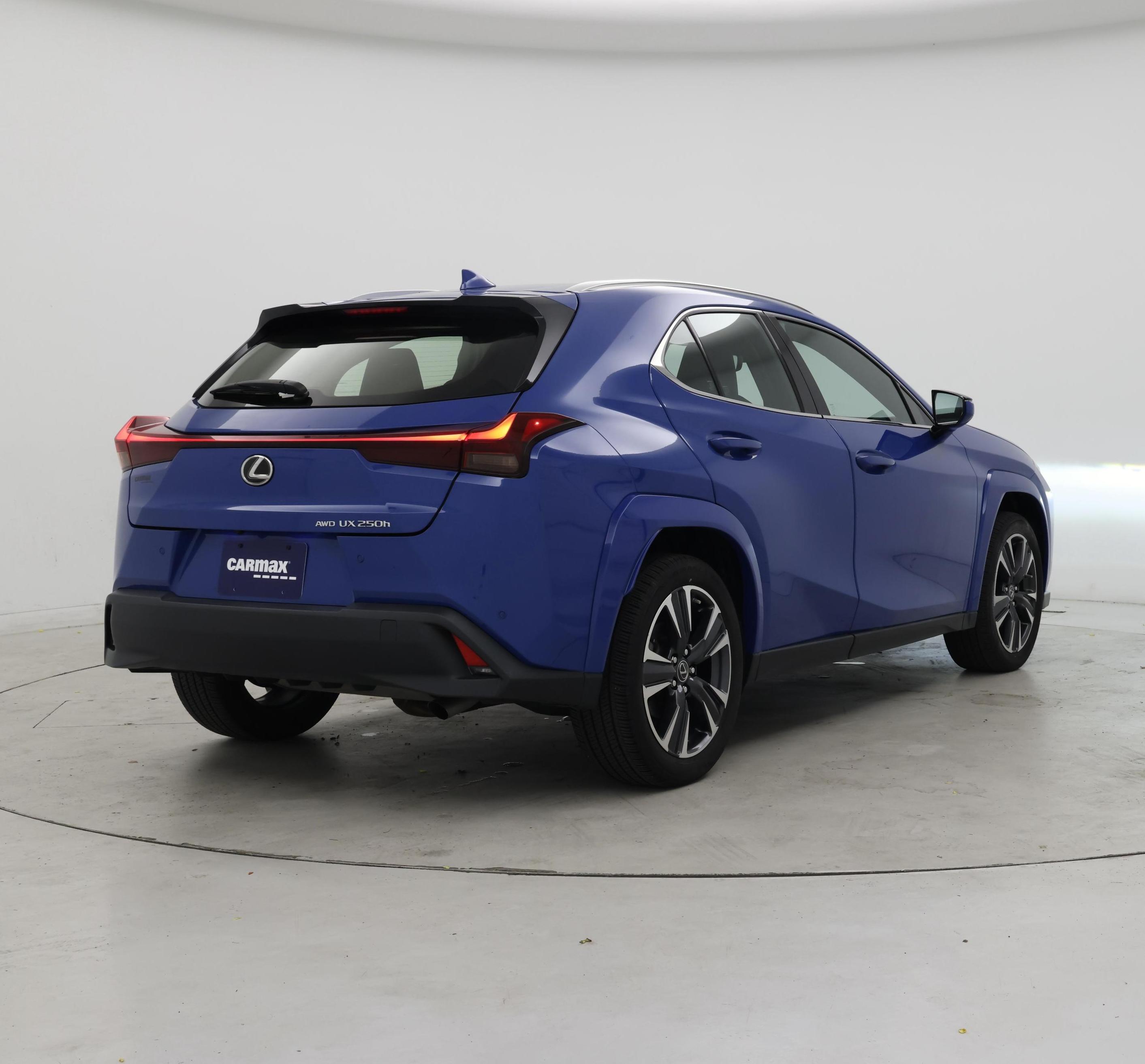 Thumbnail: 2023 Lexus UX - 8
