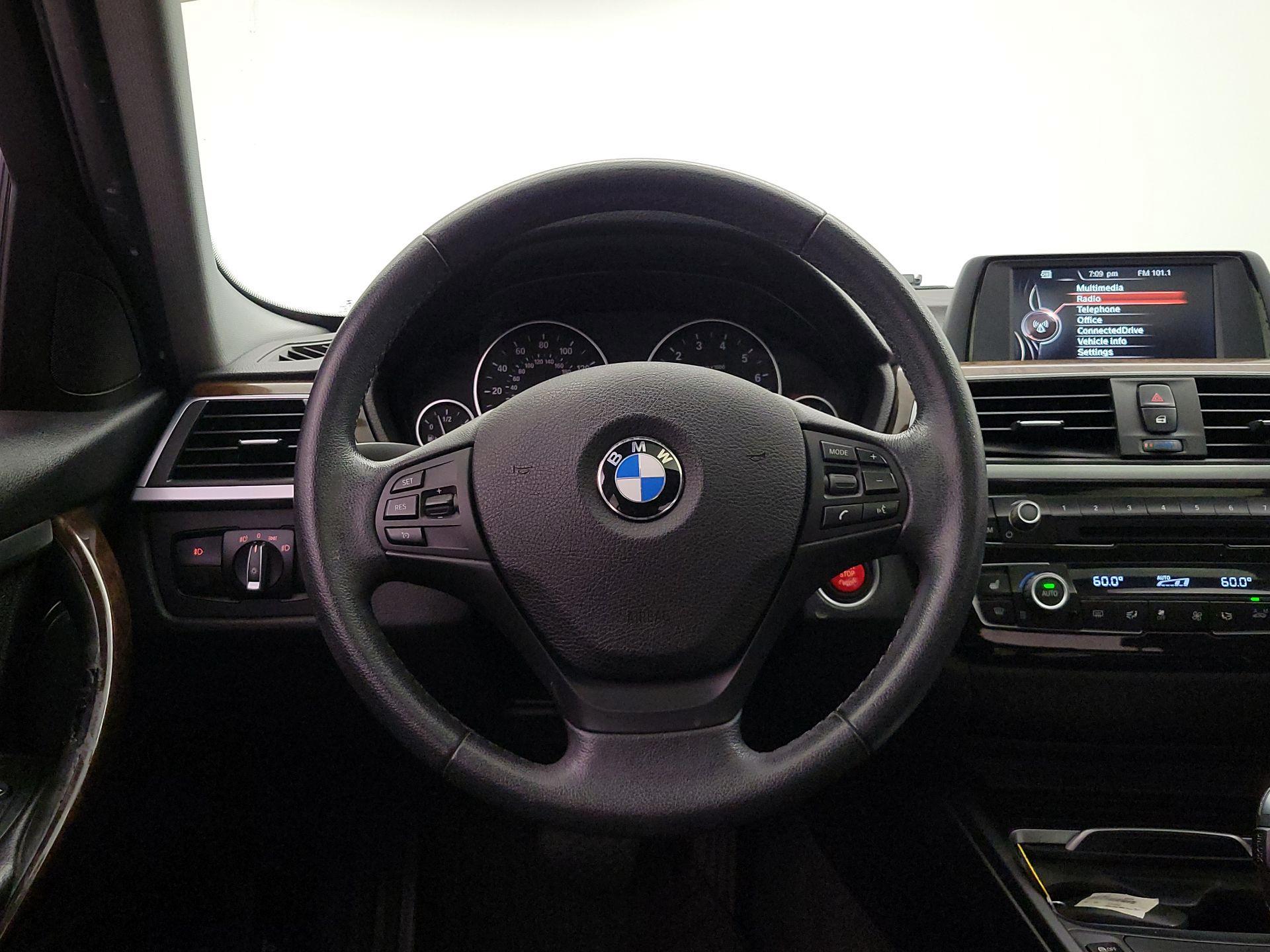 Thumbnail: 2016 BMW 3 Series - 10