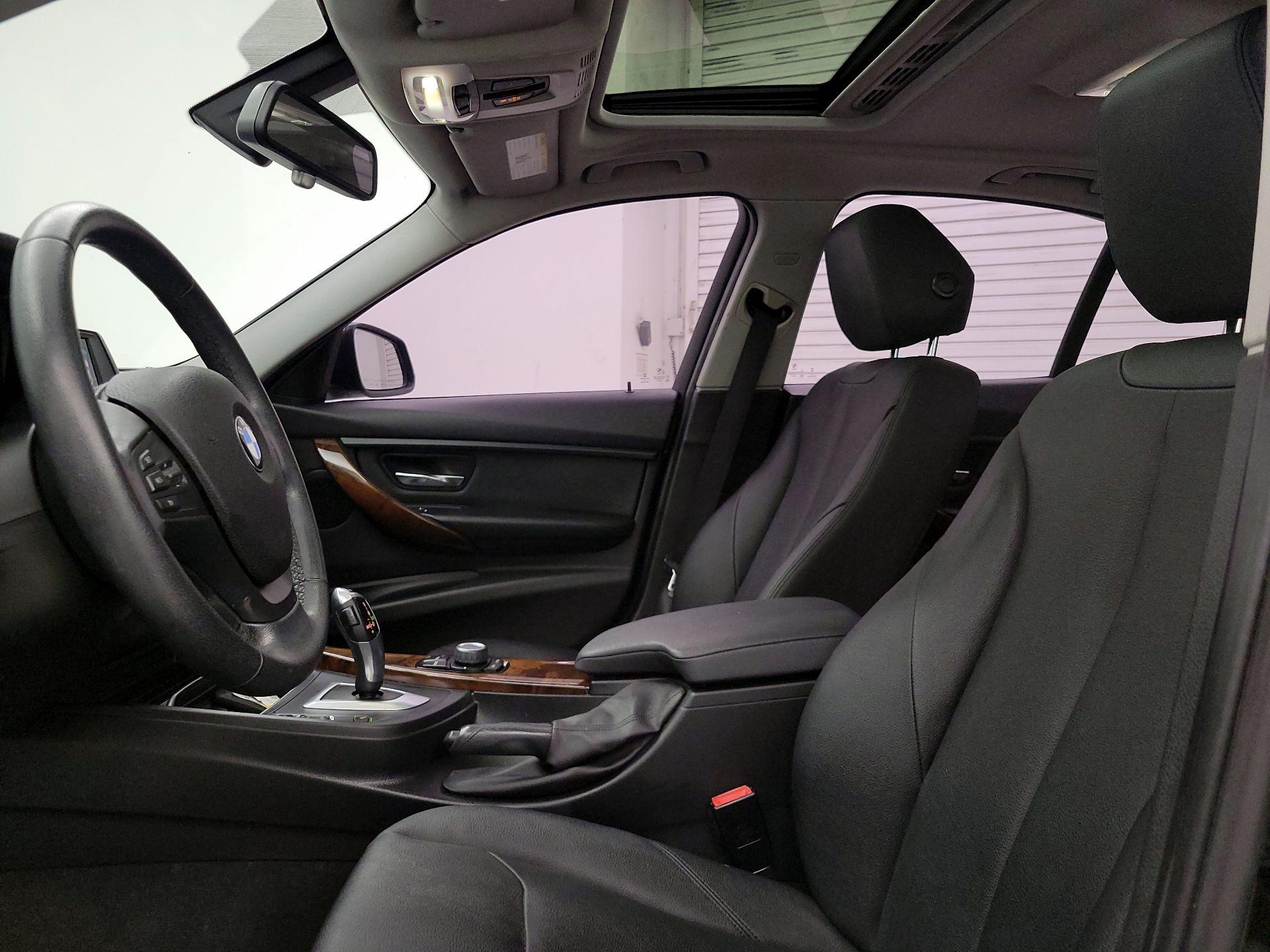 Thumbnail: 2016 BMW 3 Series - 18